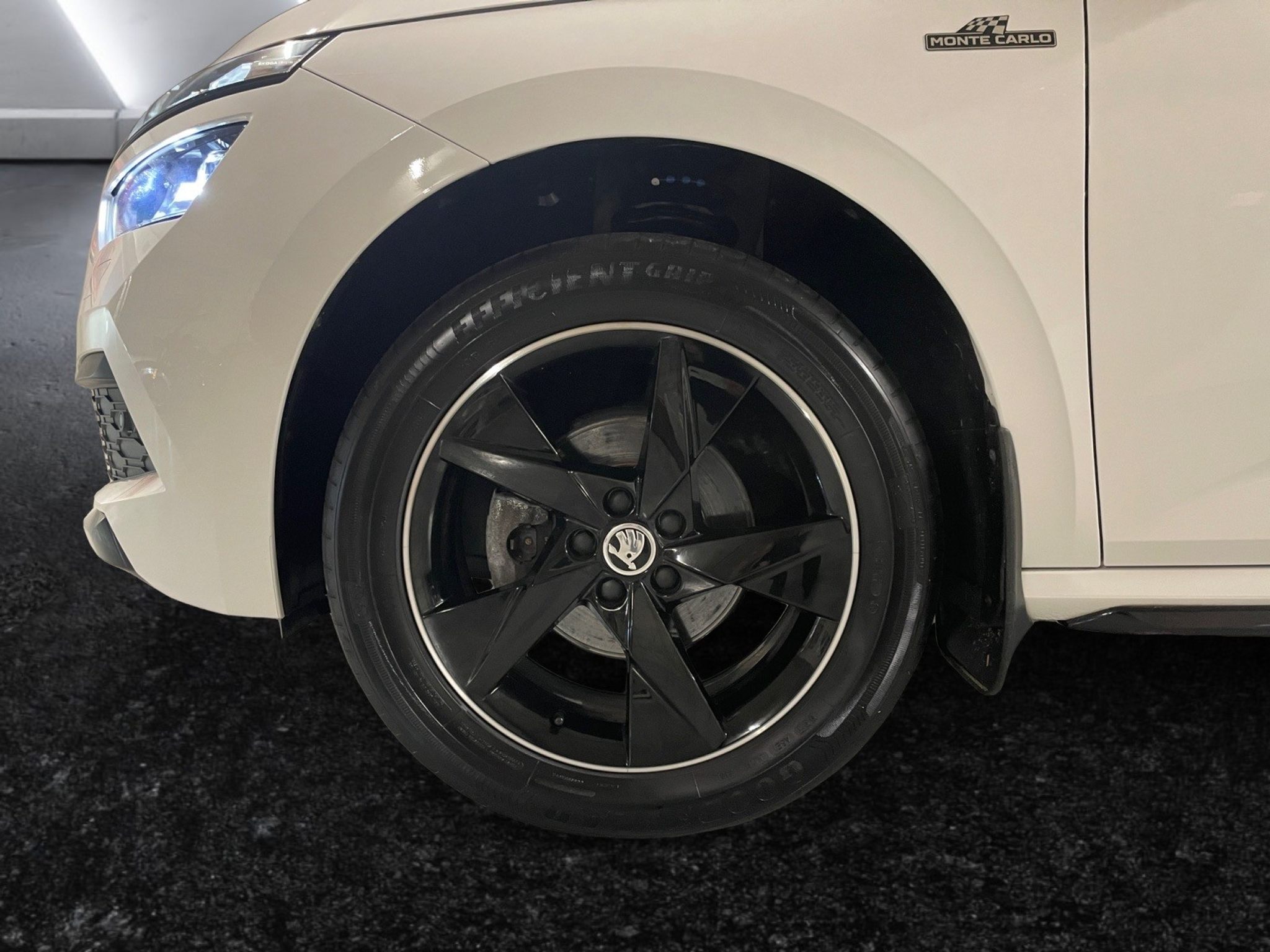 listing desktop thumbnail image 15