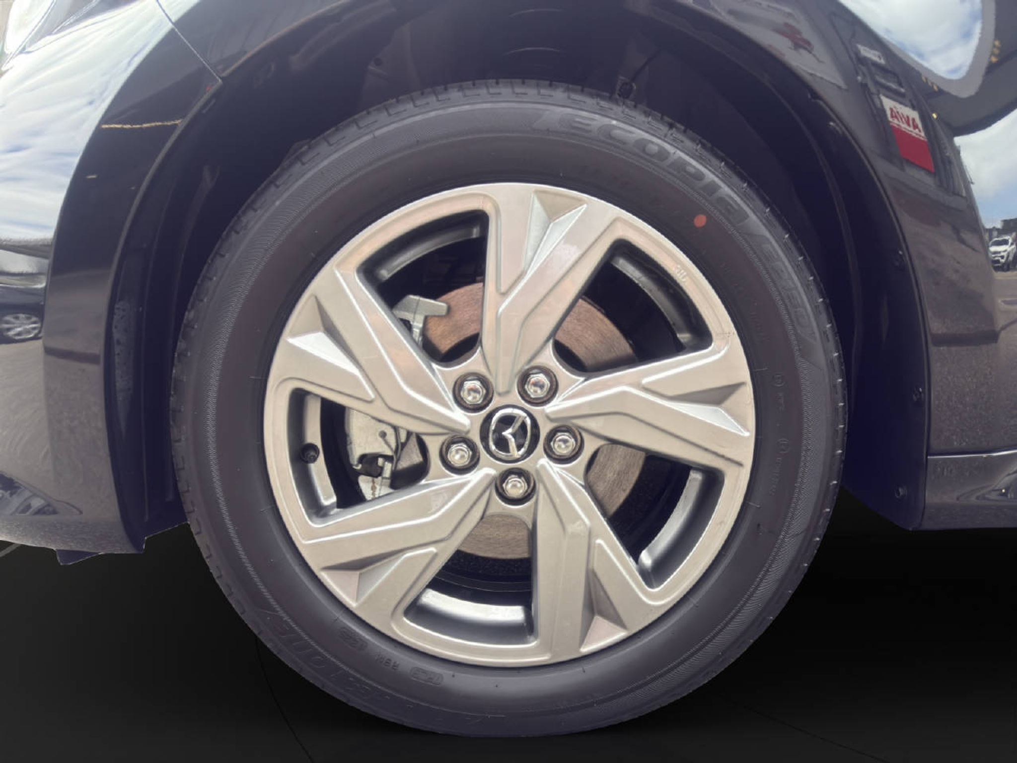 listing desktop thumbnail image 3