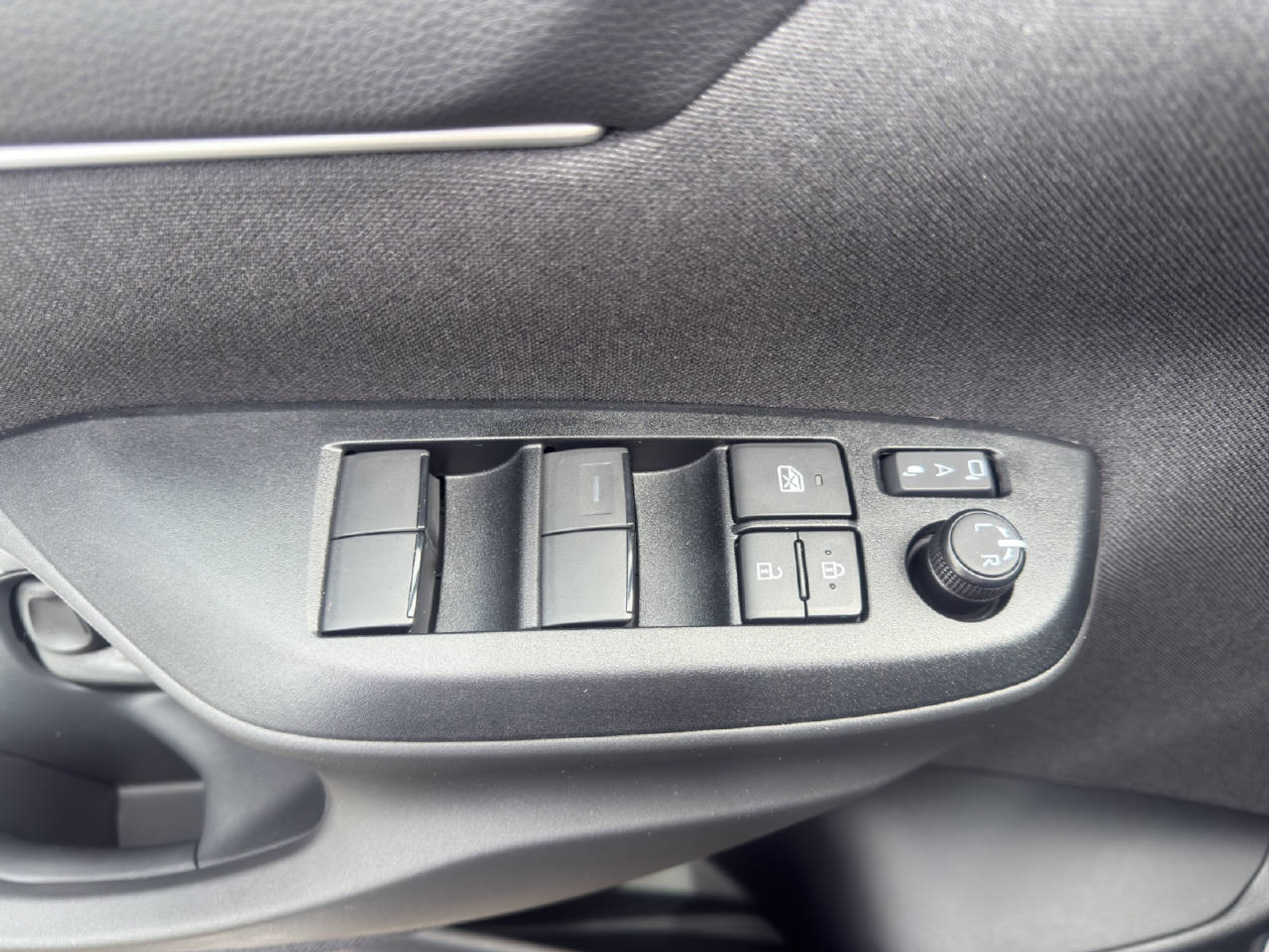 listing desktop thumbnail image 14