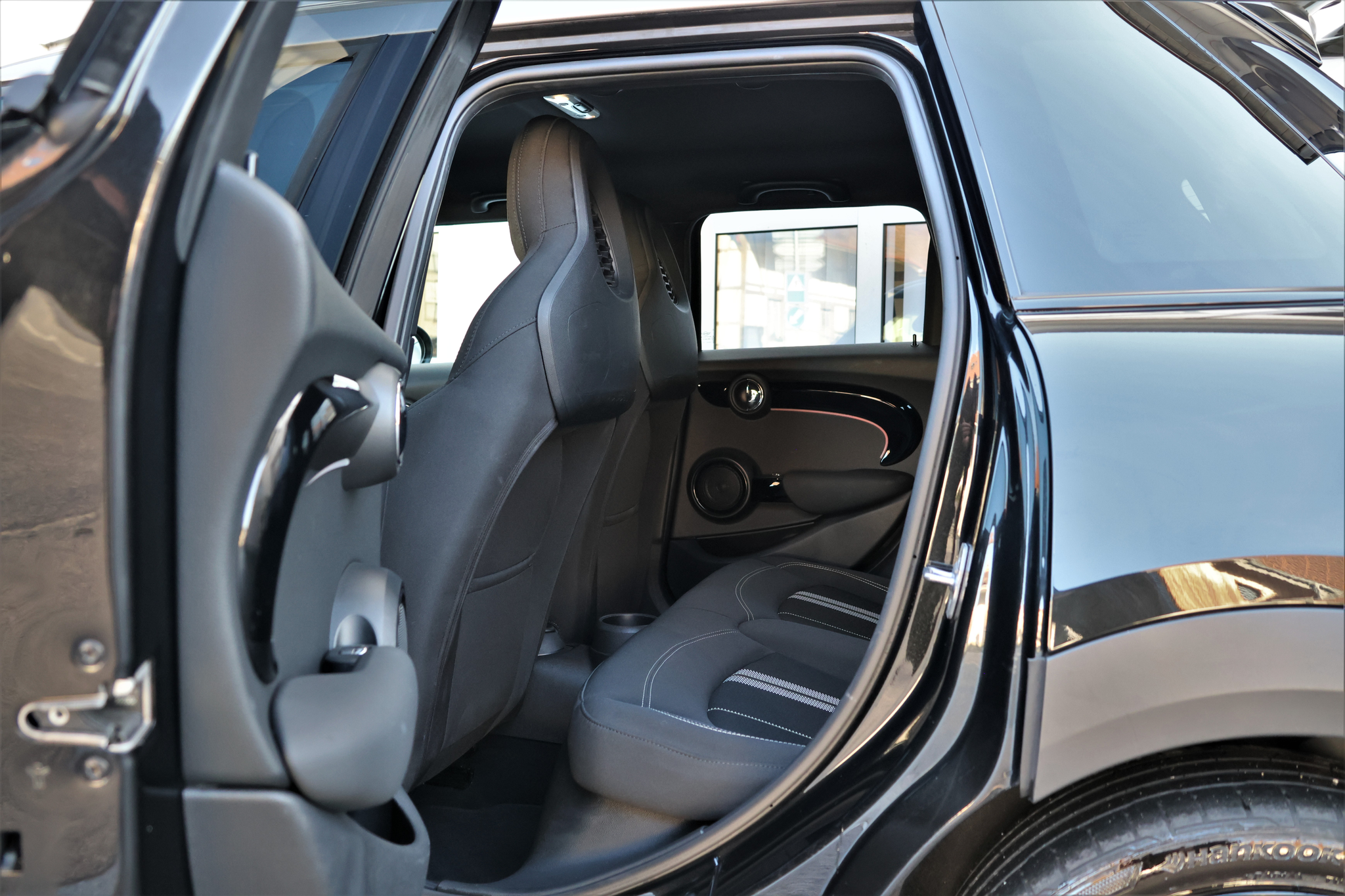 listing desktop thumbnail image 12