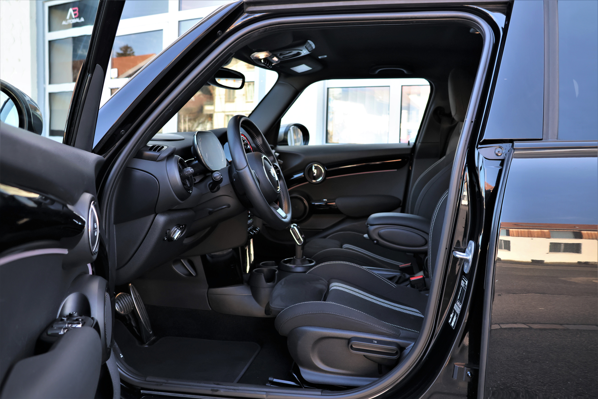 listing desktop thumbnail image 9