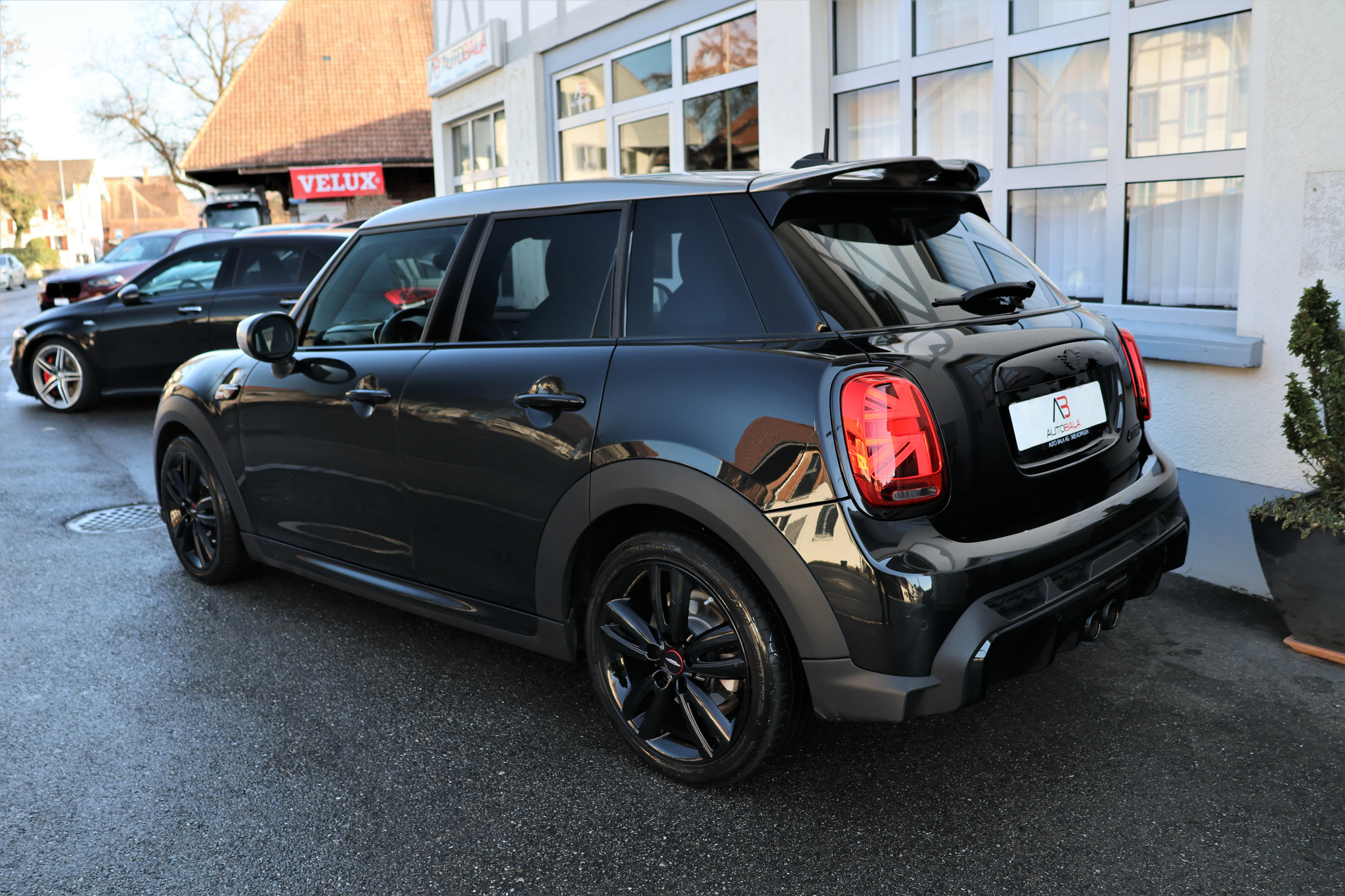 listing desktop thumbnail image 6