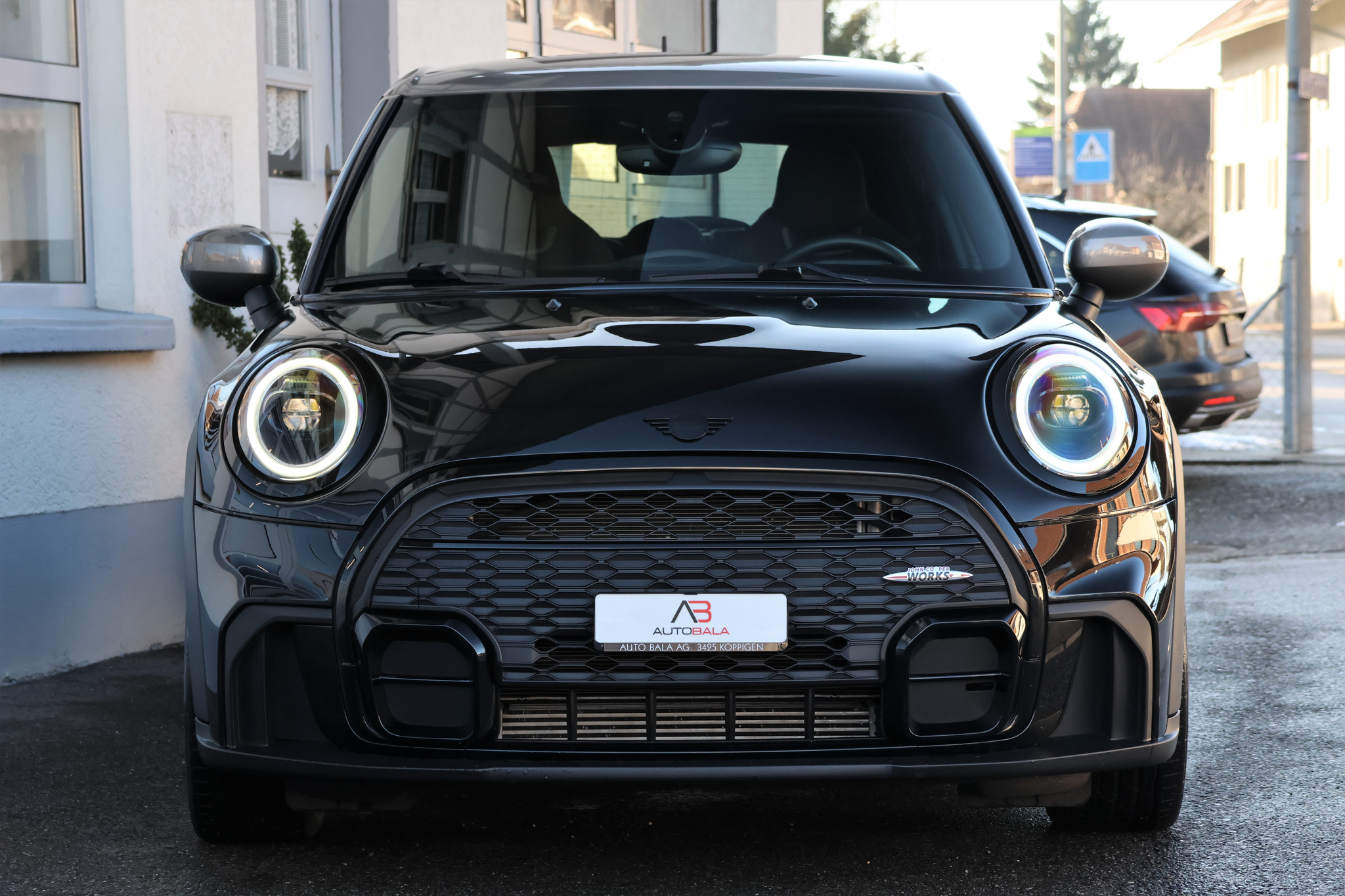 listing desktop thumbnail image 1