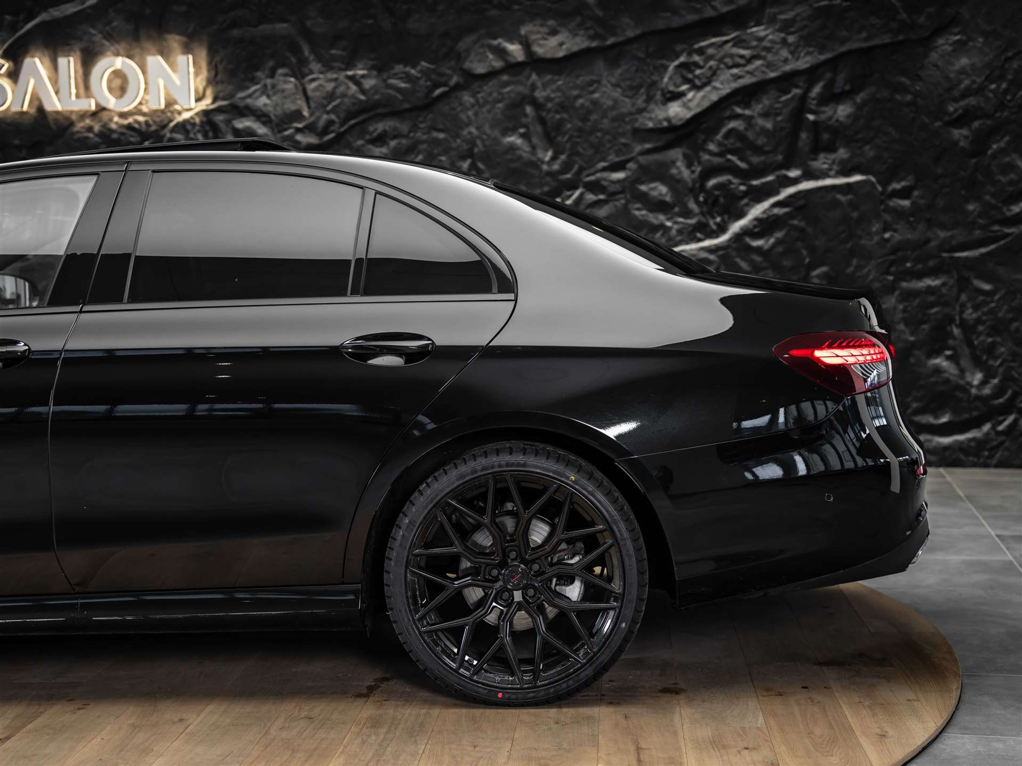 listing desktop thumbnail image 18