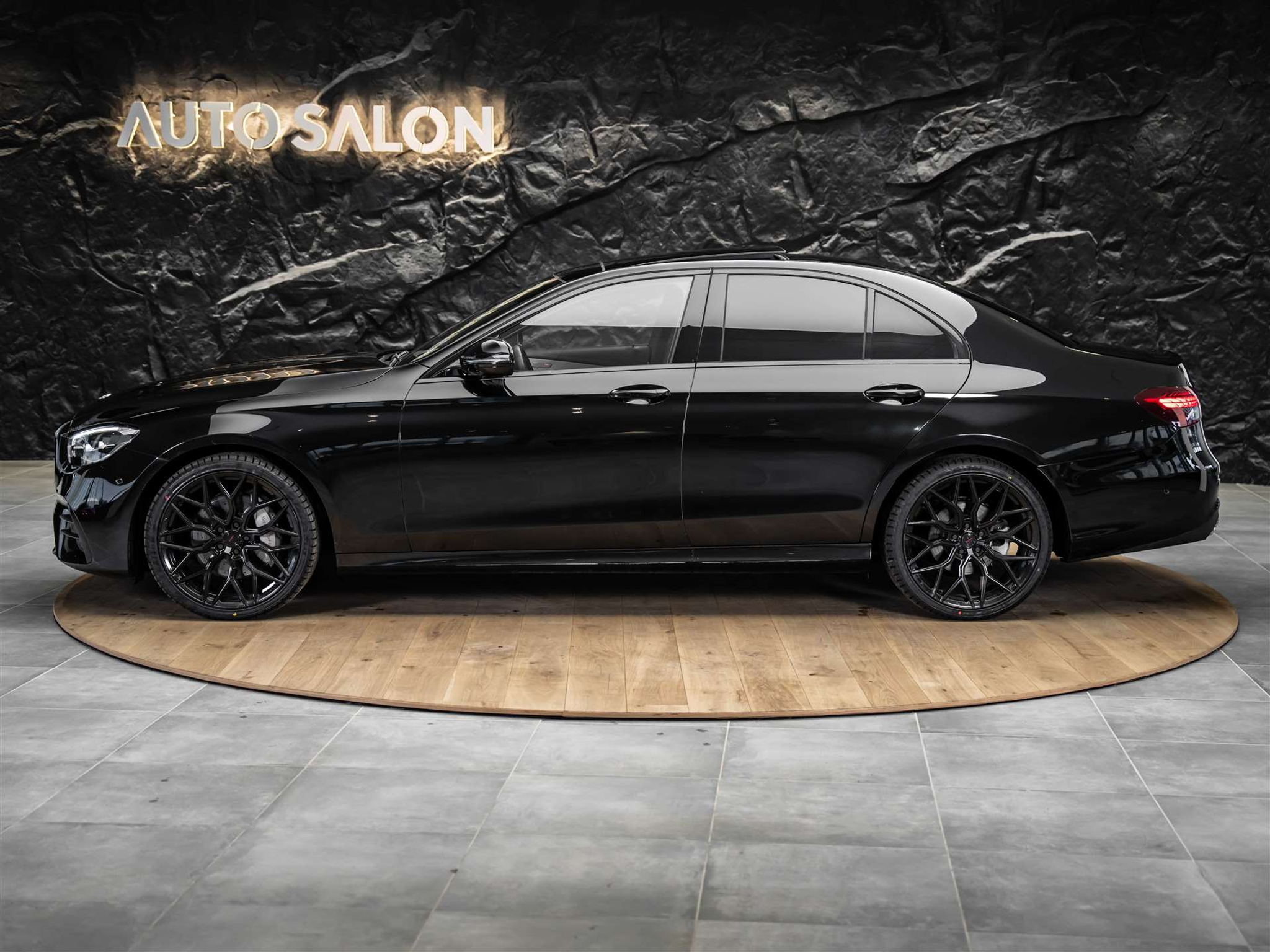 listing desktop thumbnail image 1