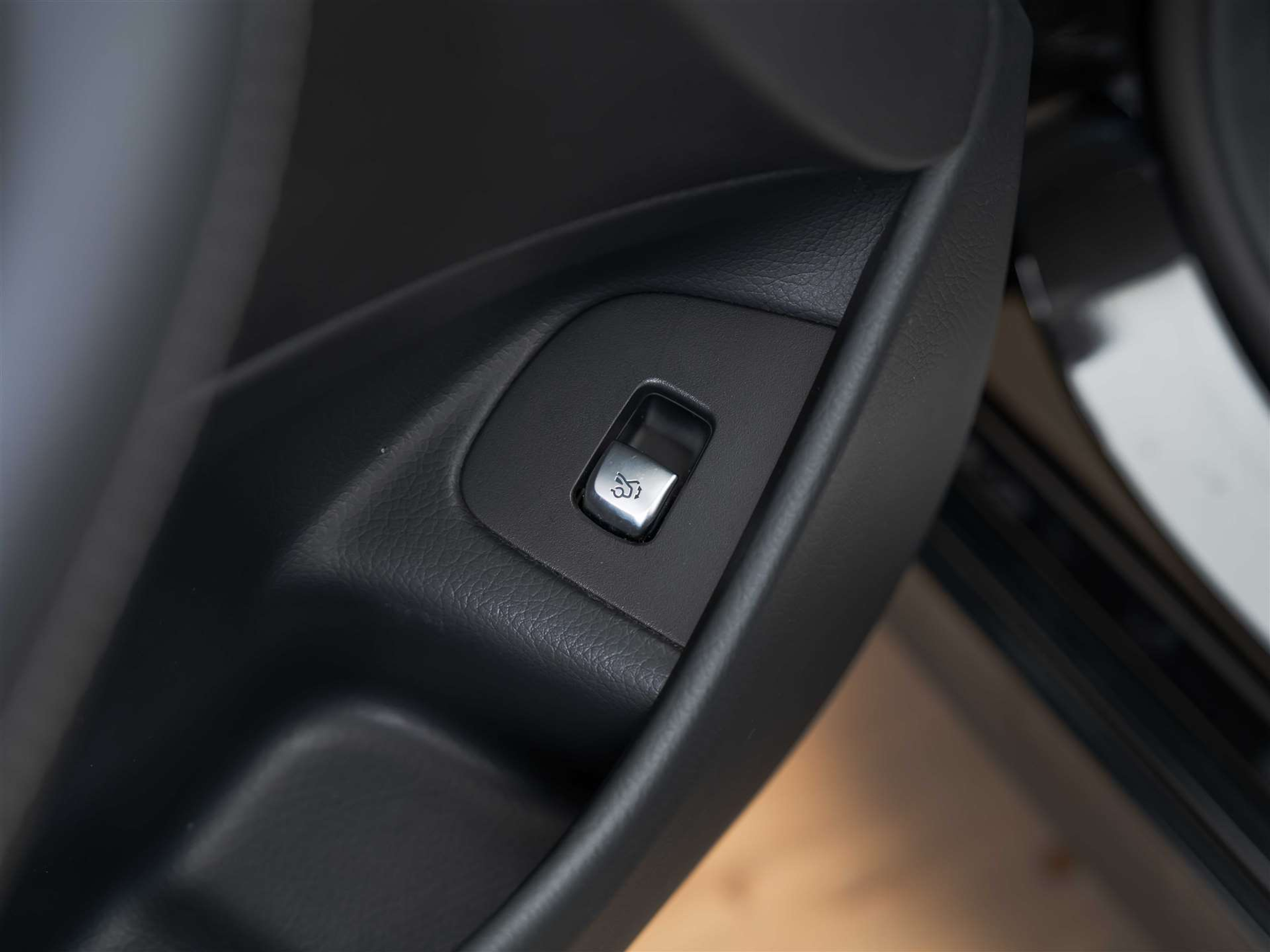 listing desktop thumbnail image 23