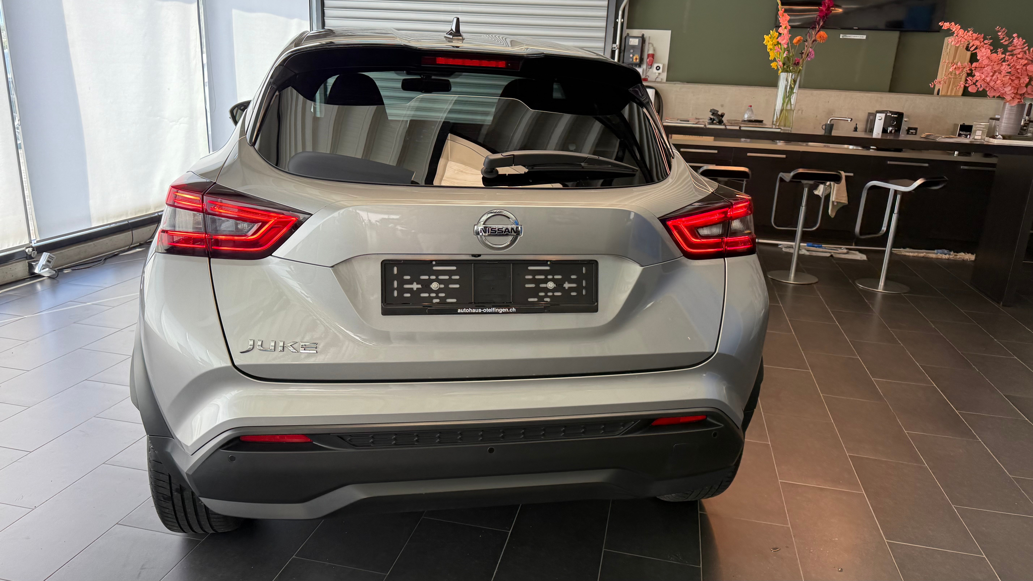 listing desktop thumbnail image 4