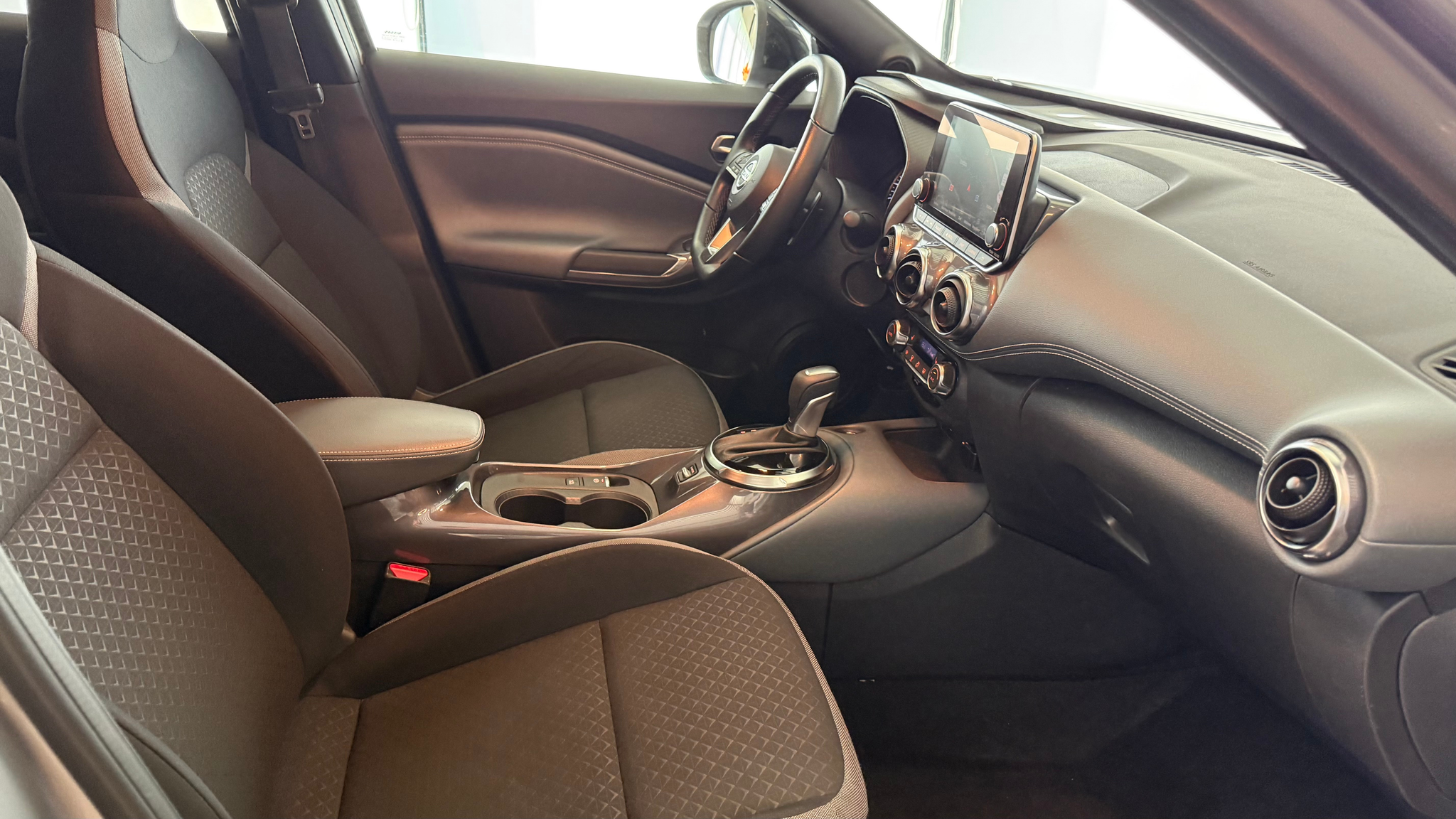 listing desktop thumbnail image 3