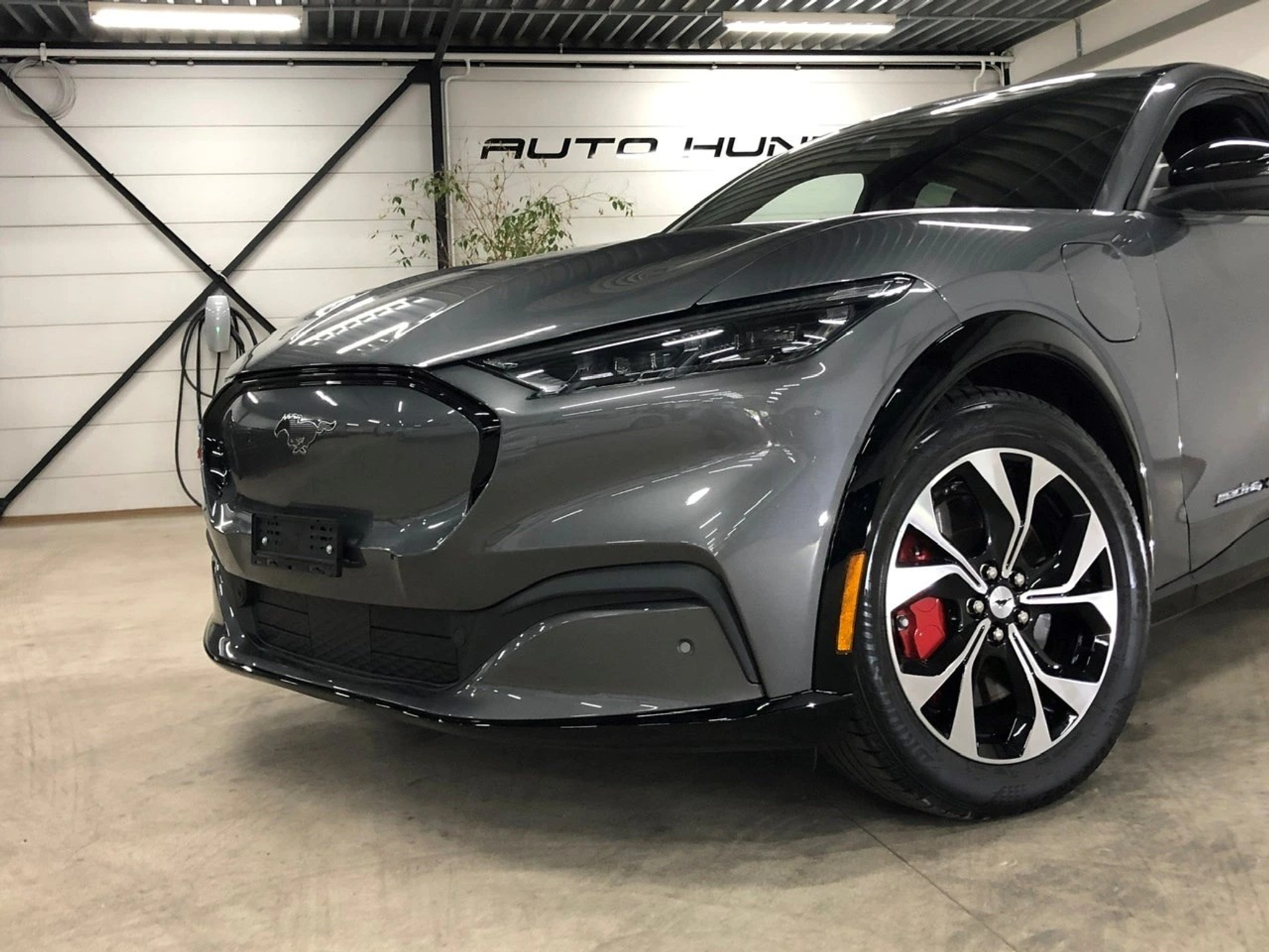 listing desktop thumbnail image 1