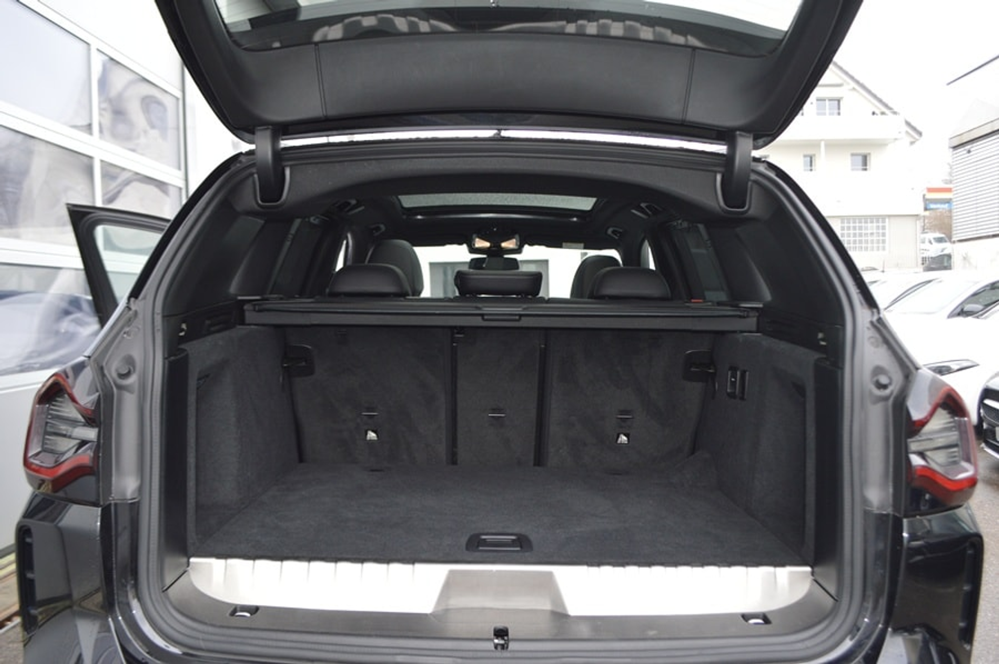 listing desktop thumbnail image 11