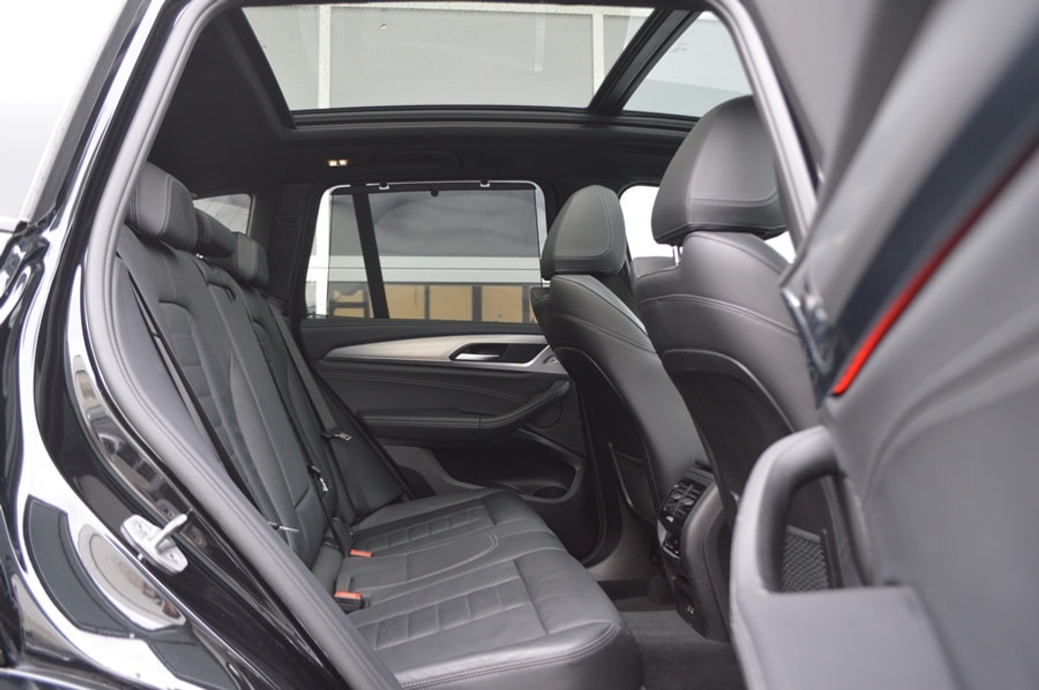 listing desktop thumbnail image 8