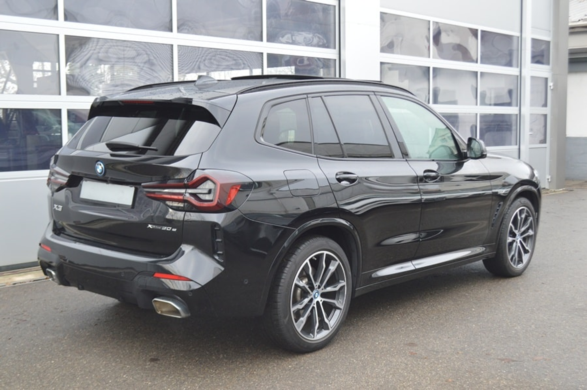 listing desktop thumbnail image 3