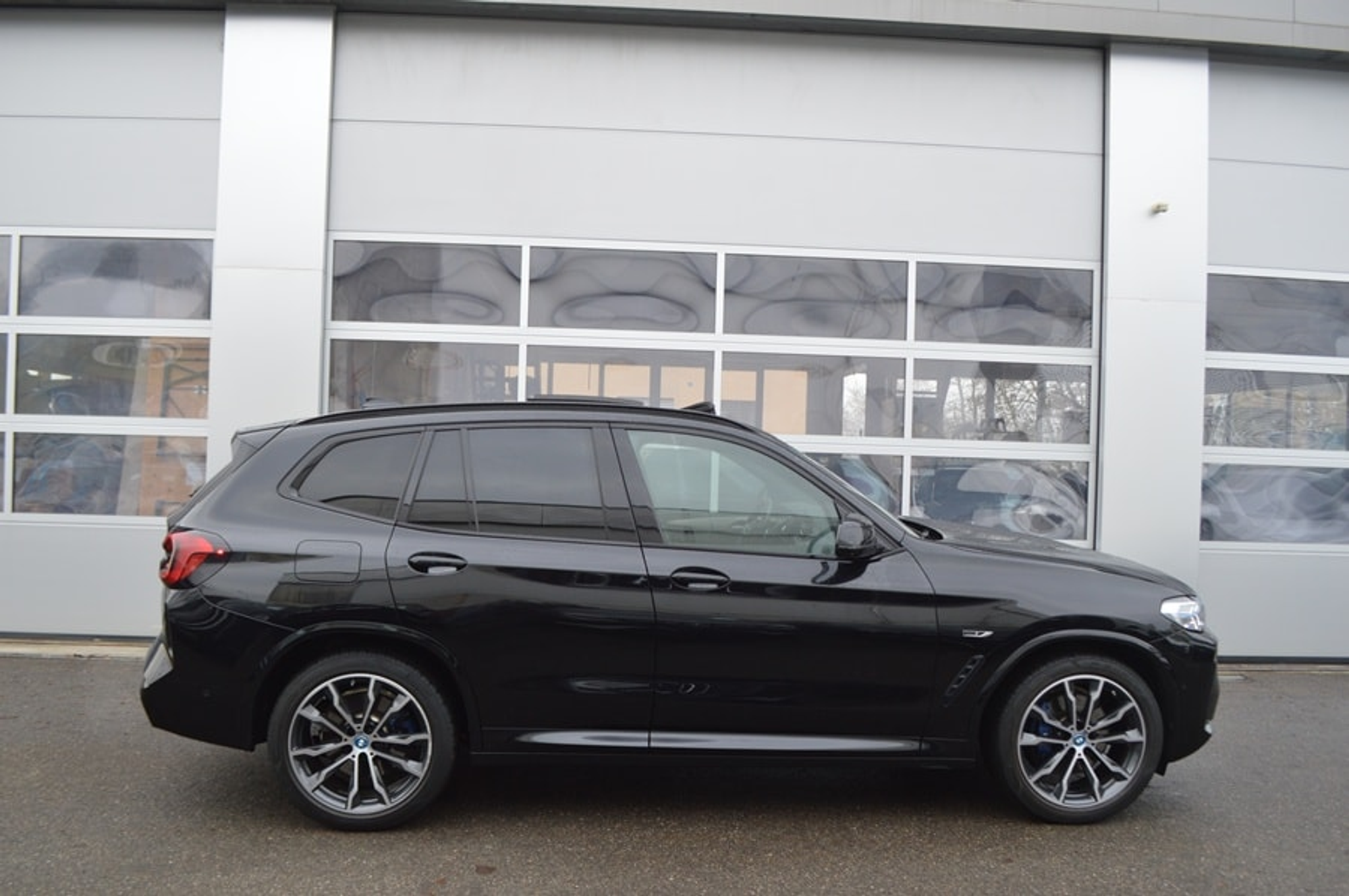 listing desktop thumbnail image 2