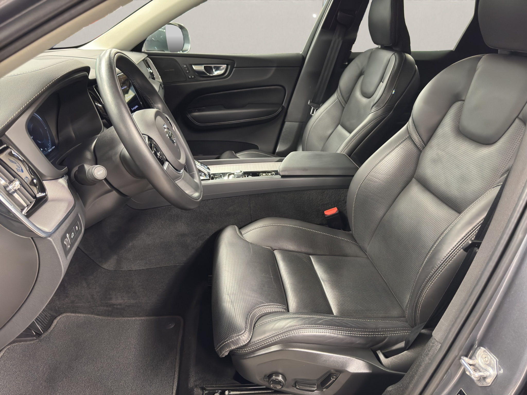 listing desktop thumbnail image 15