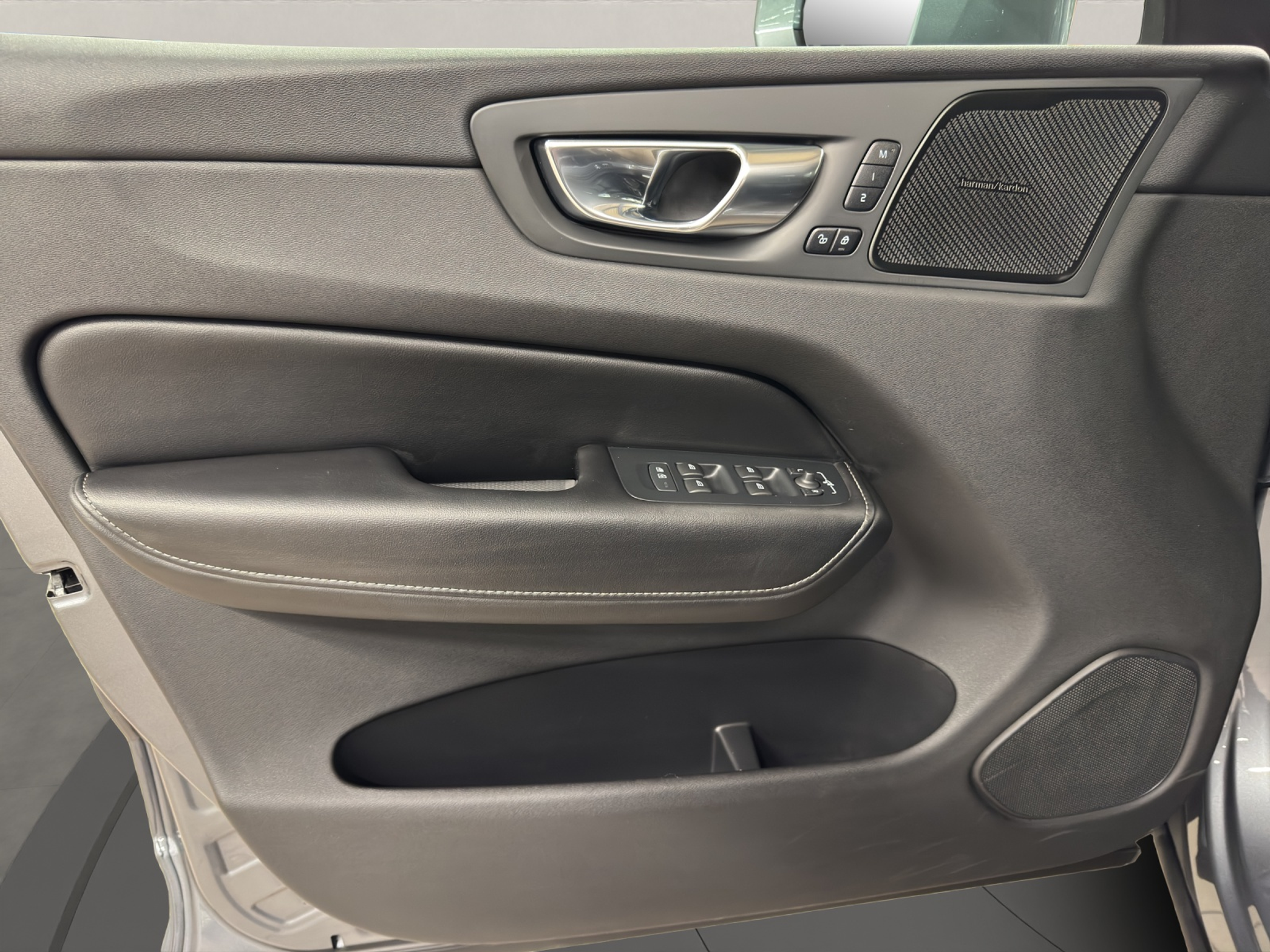 listing desktop thumbnail image 11