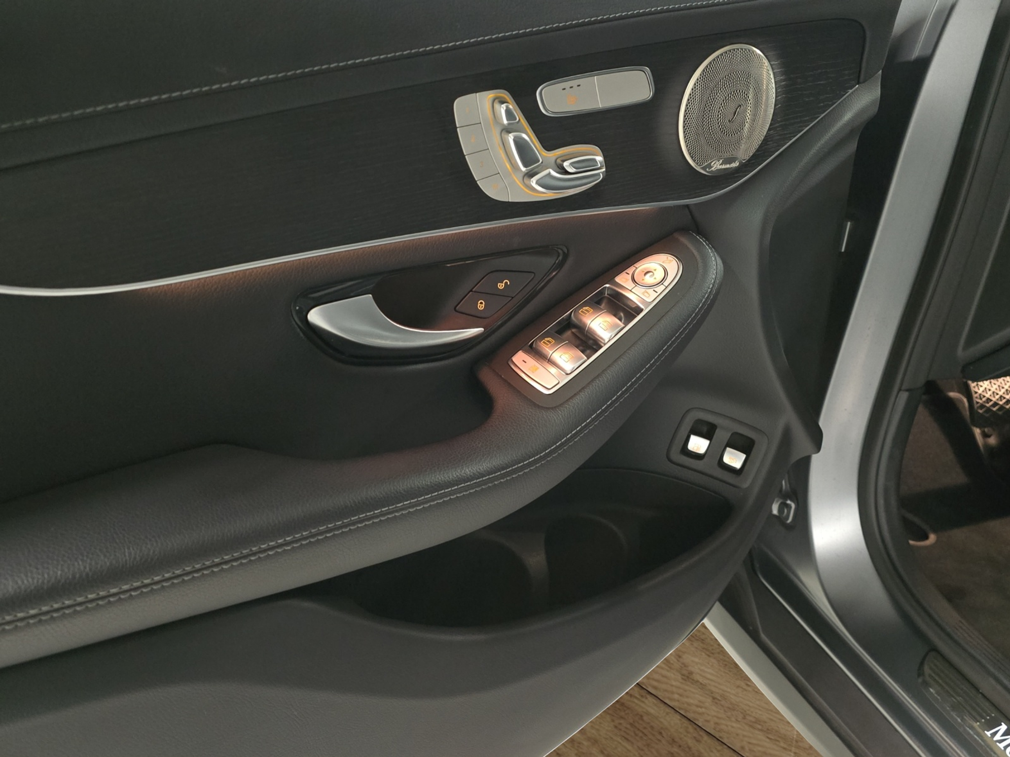 listing desktop thumbnail image 20