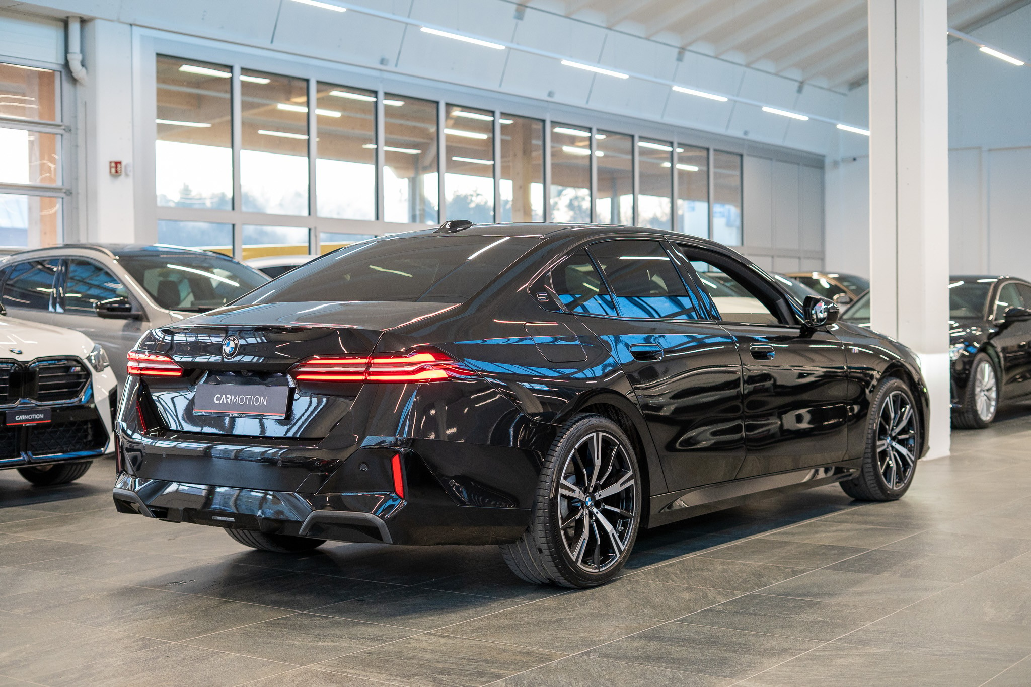 listing desktop thumbnail image 3