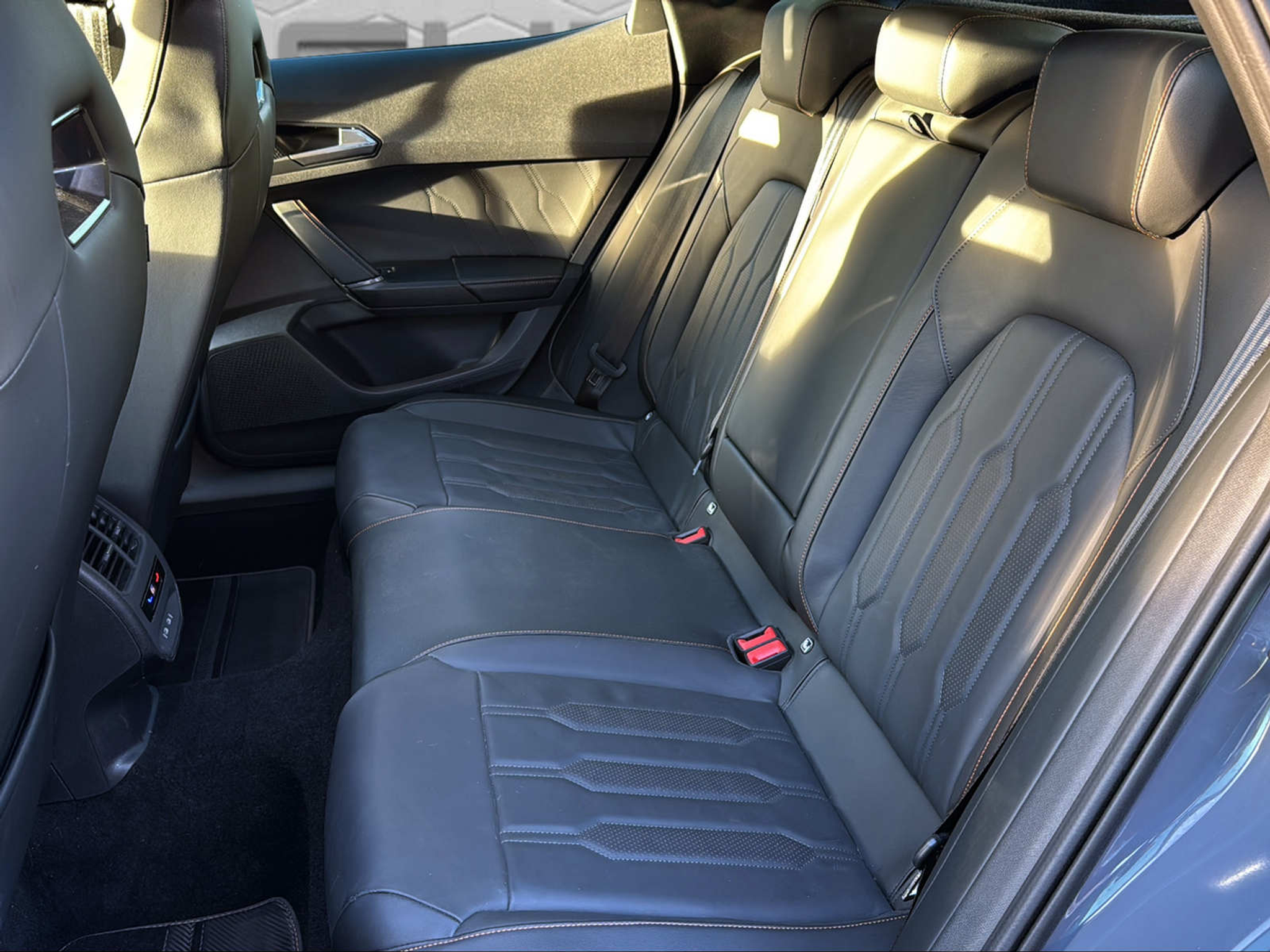 listing desktop thumbnail image 10