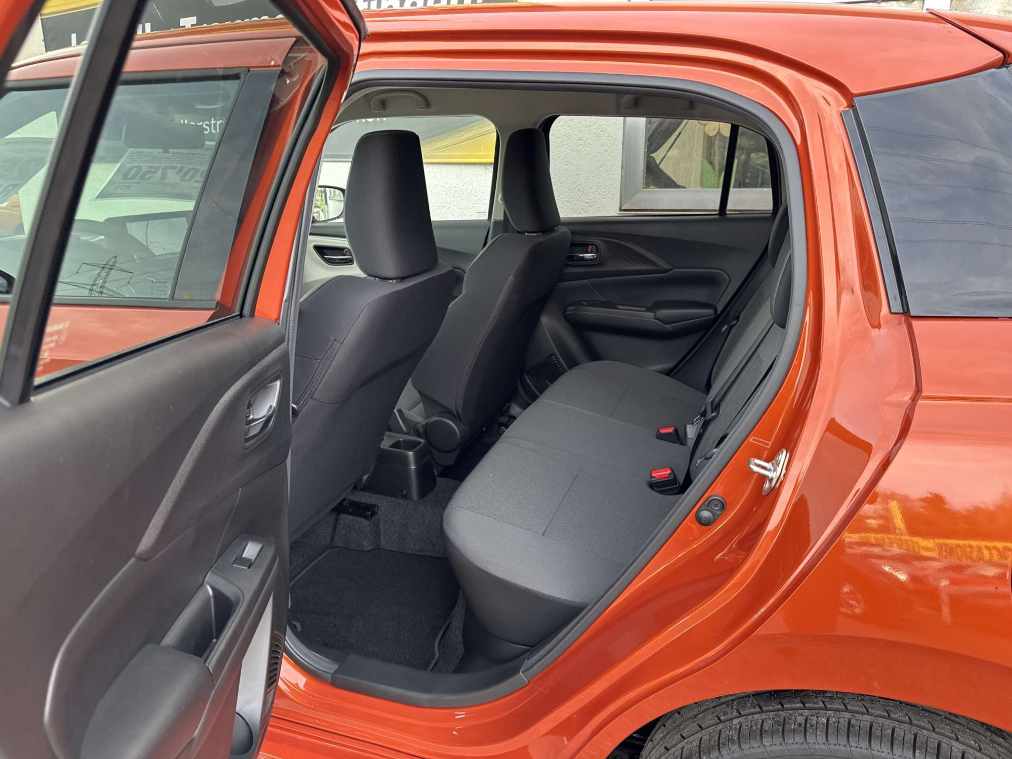 listing desktop thumbnail image 7