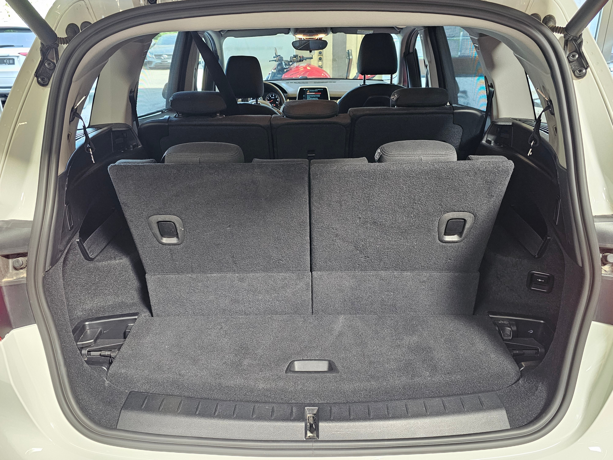 listing desktop thumbnail image 7