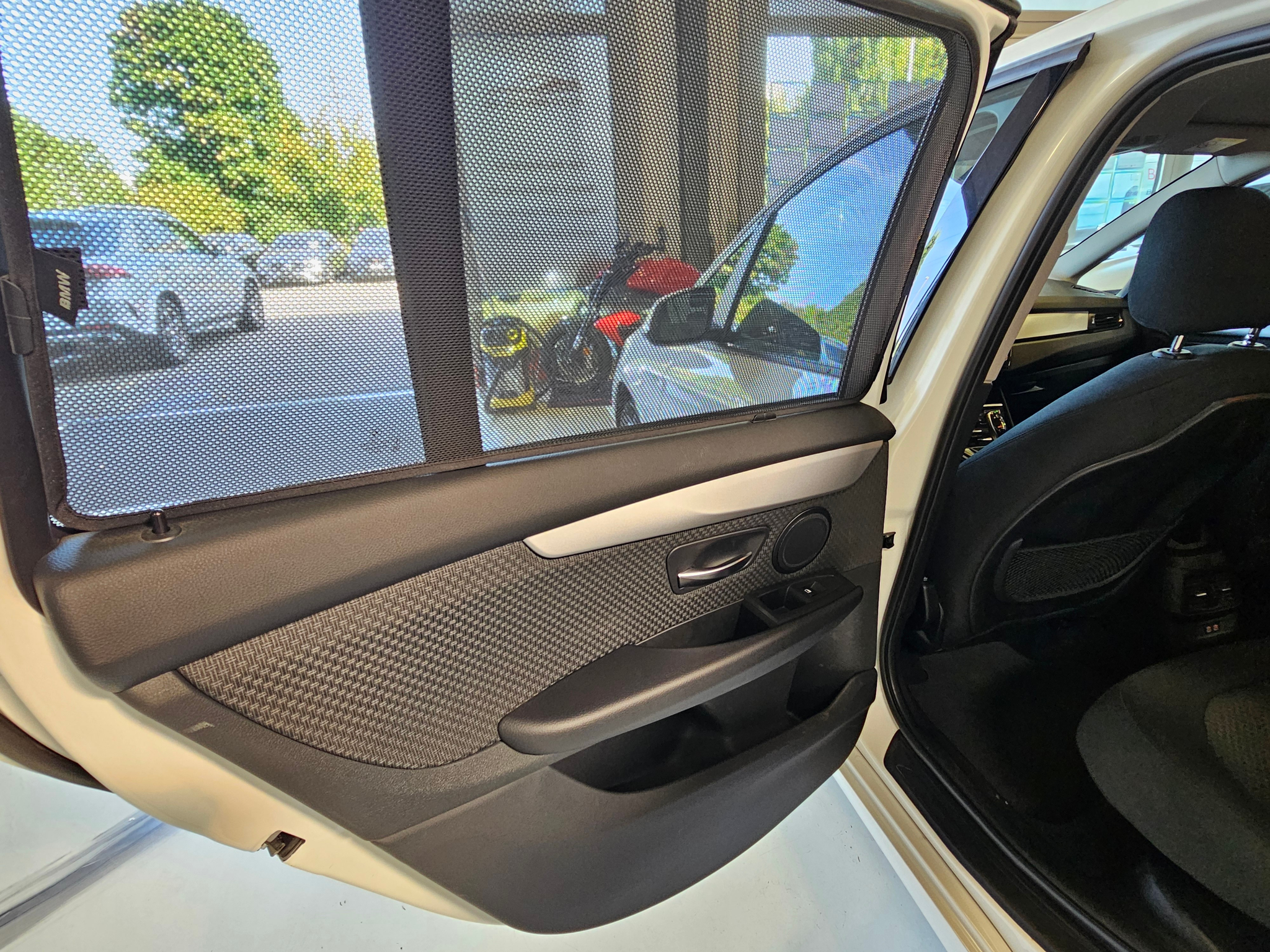 listing desktop thumbnail image 16