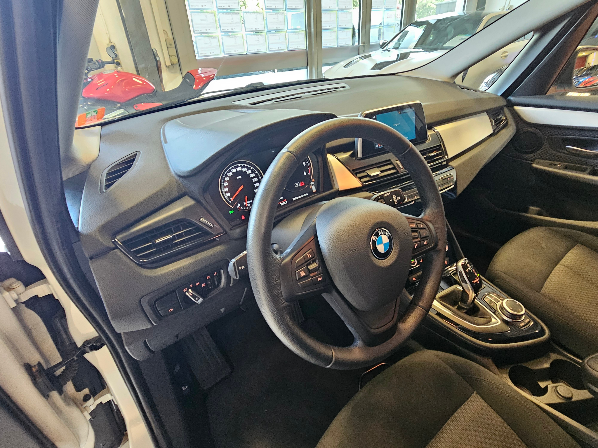 listing desktop thumbnail image 11