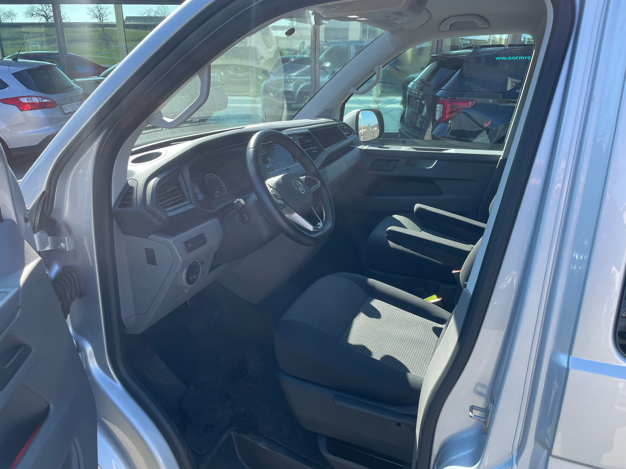 listing desktop thumbnail image 8