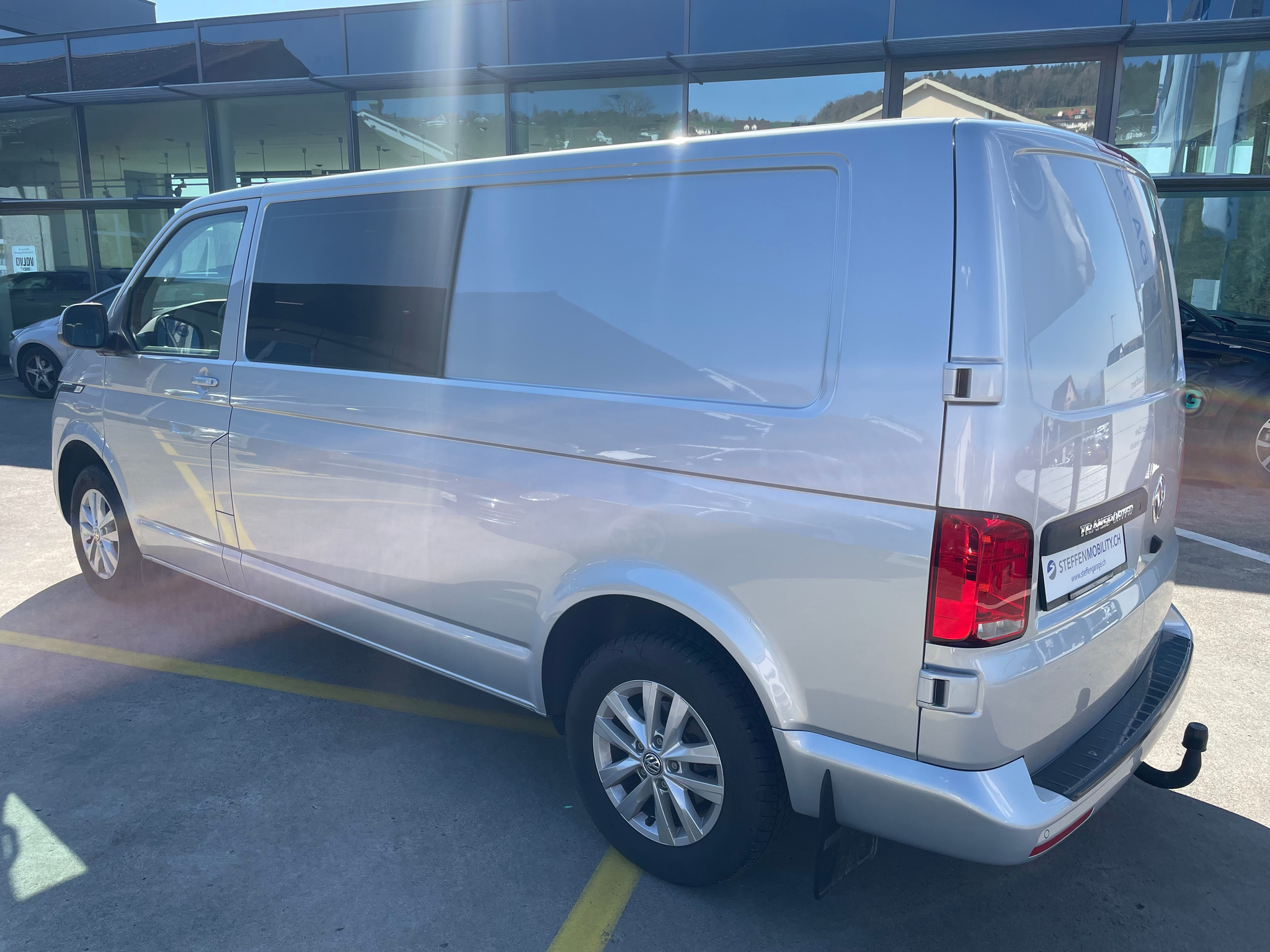 listing desktop thumbnail image 4