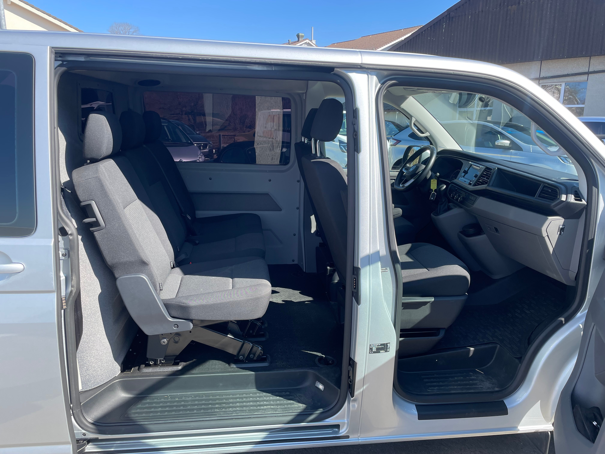 listing desktop thumbnail image 16