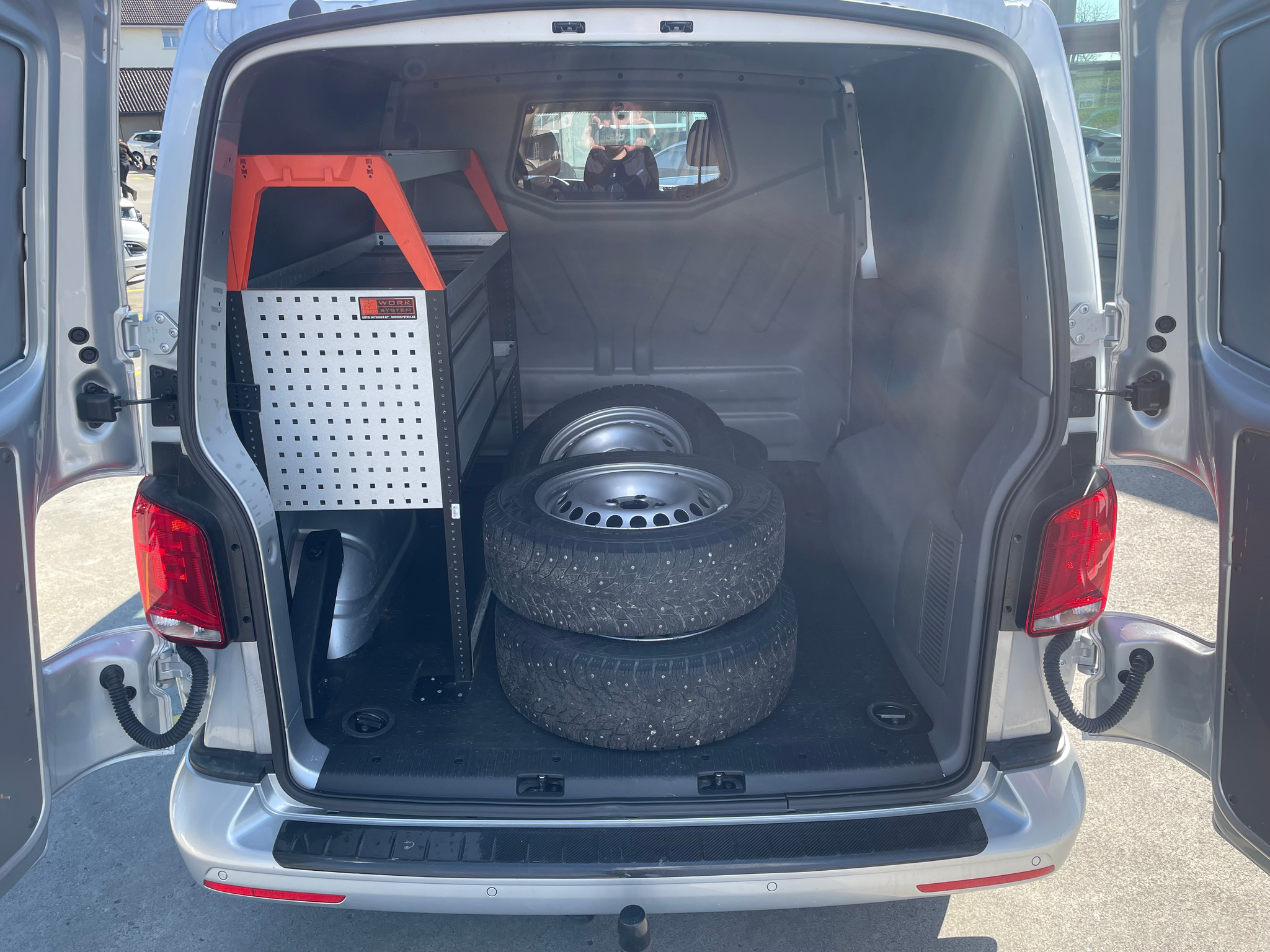 listing desktop thumbnail image 18