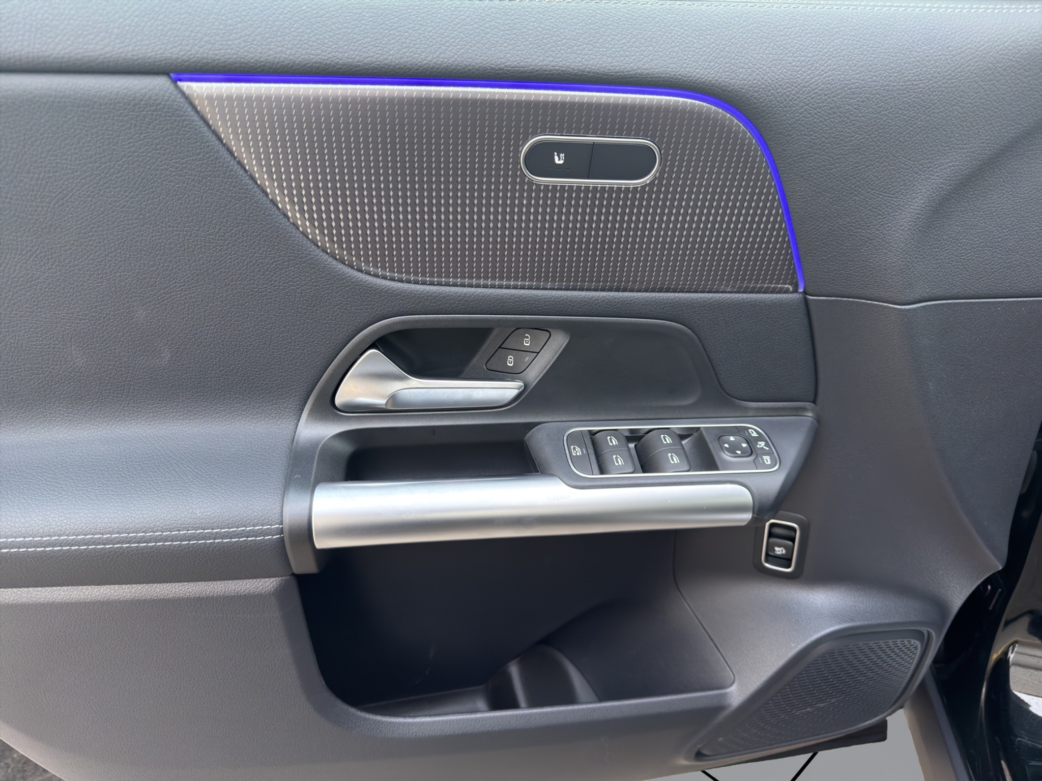 listing desktop thumbnail image 8