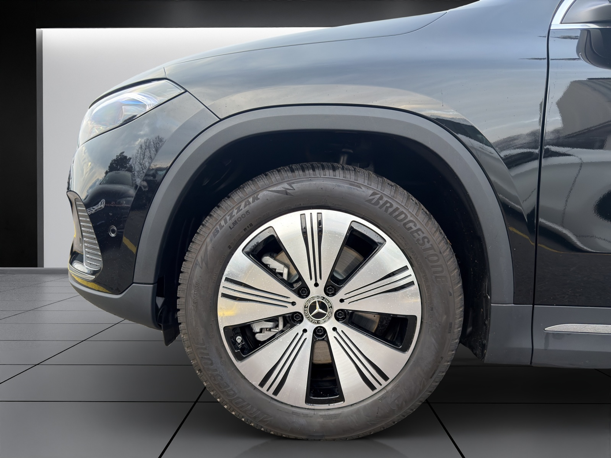 listing desktop thumbnail image 4