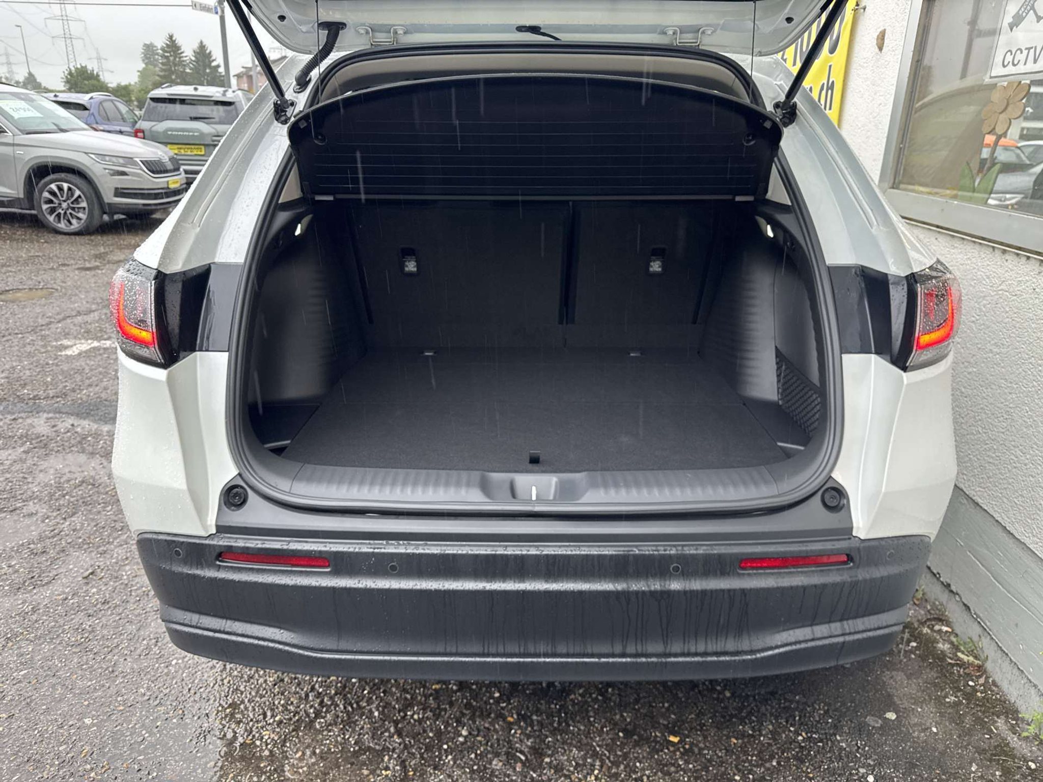 listing desktop thumbnail image 8