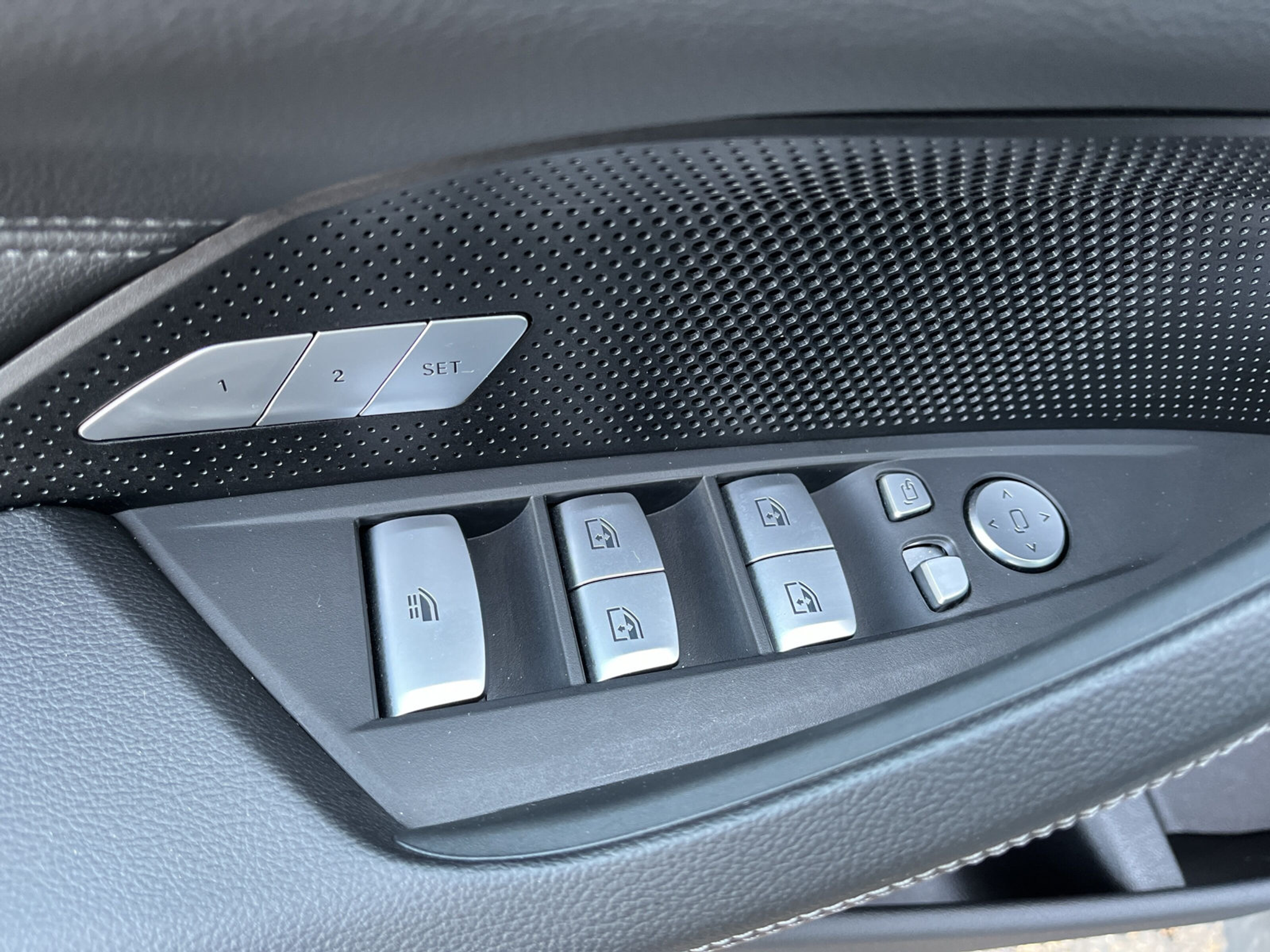 listing desktop thumbnail image 16