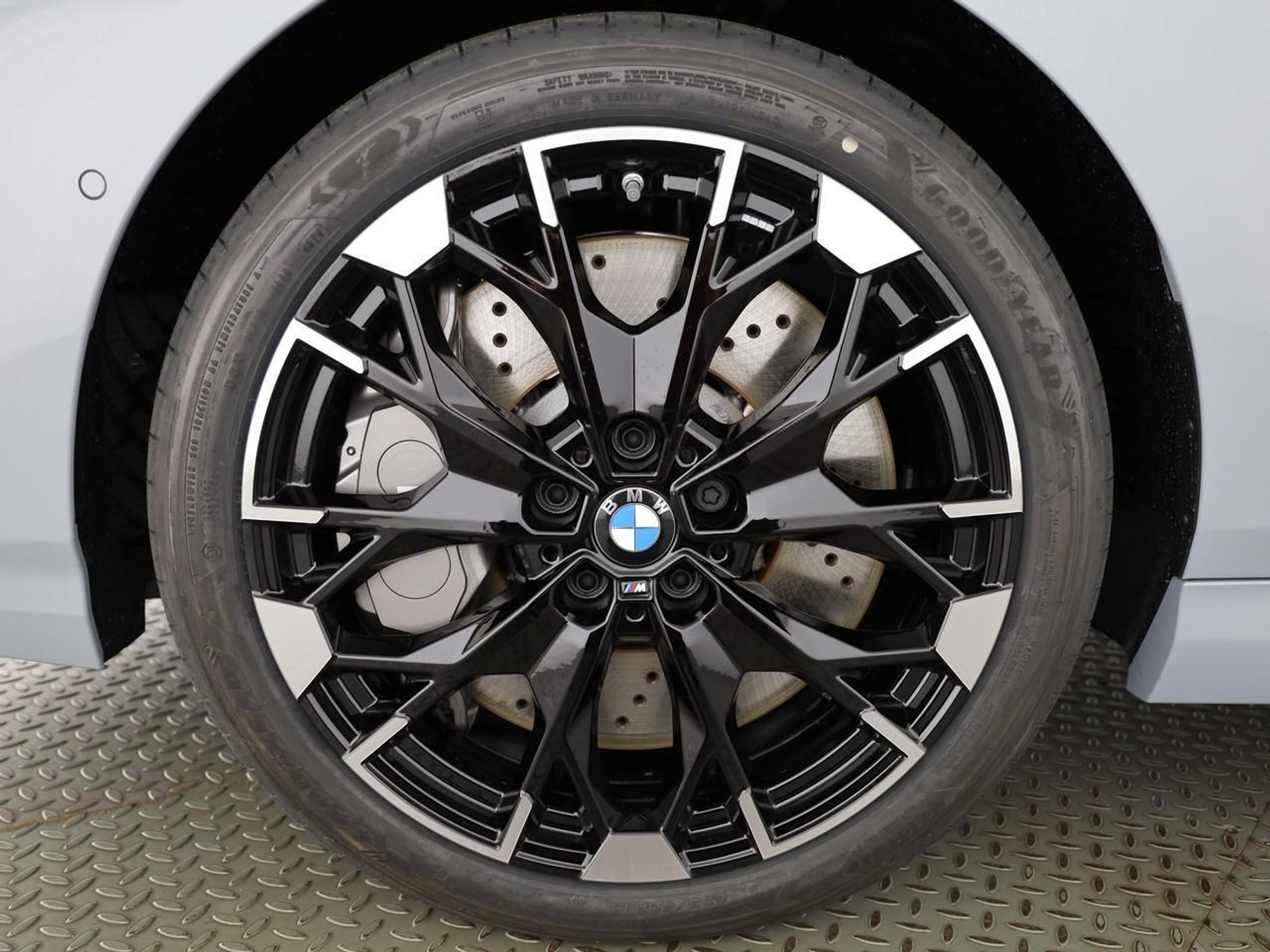 listing desktop thumbnail image 17