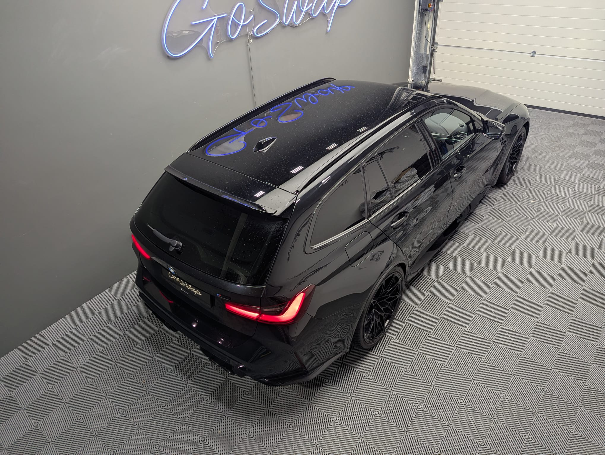 listing desktop thumbnail image 3