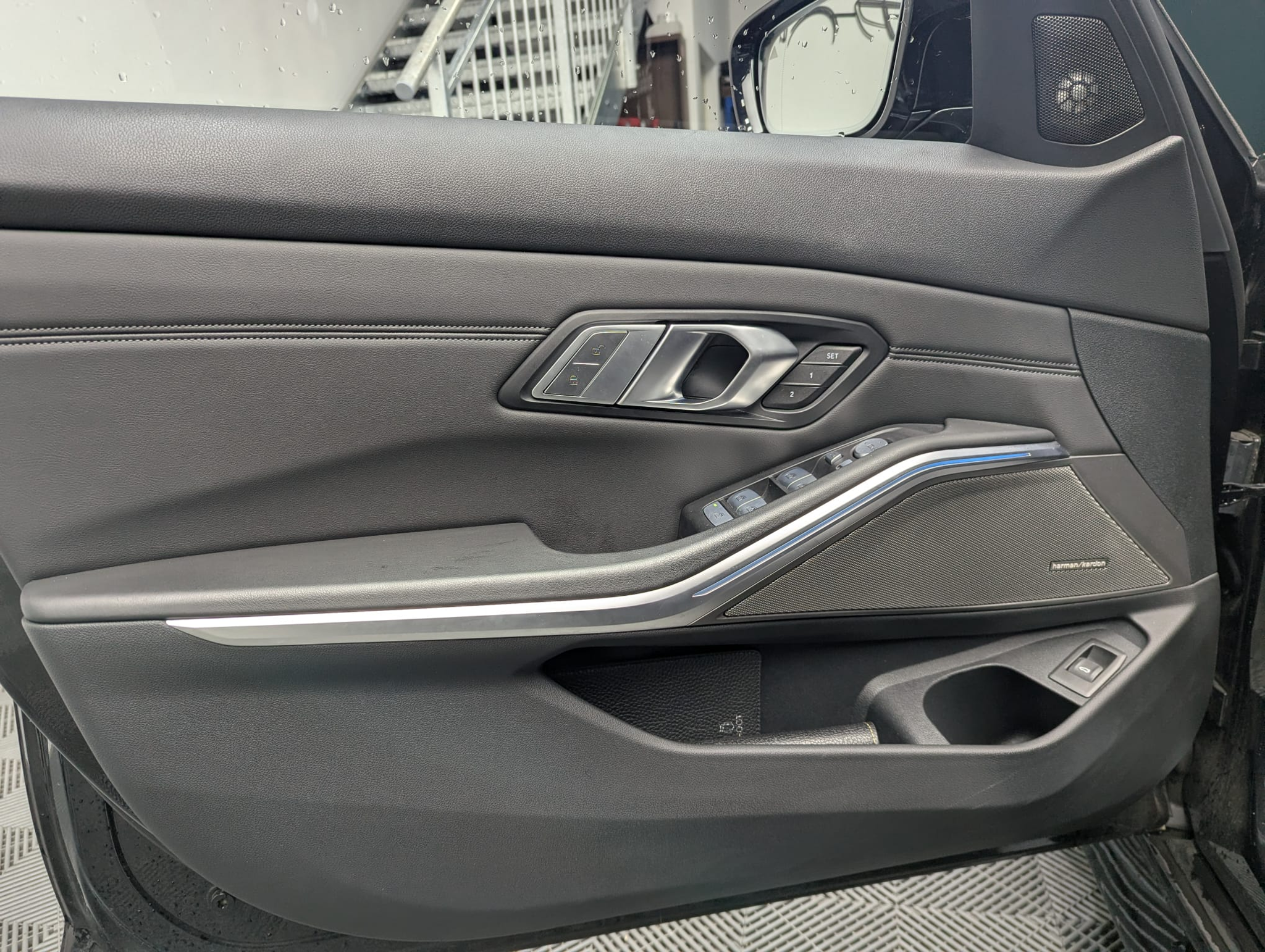 listing desktop thumbnail image 18