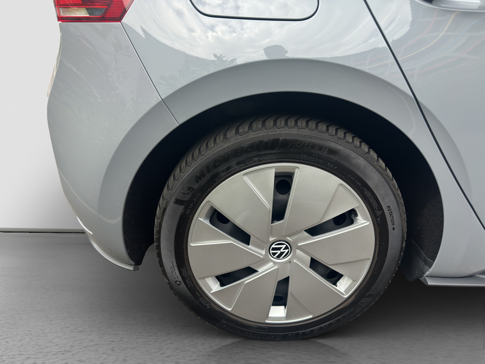 listing desktop thumbnail image 4