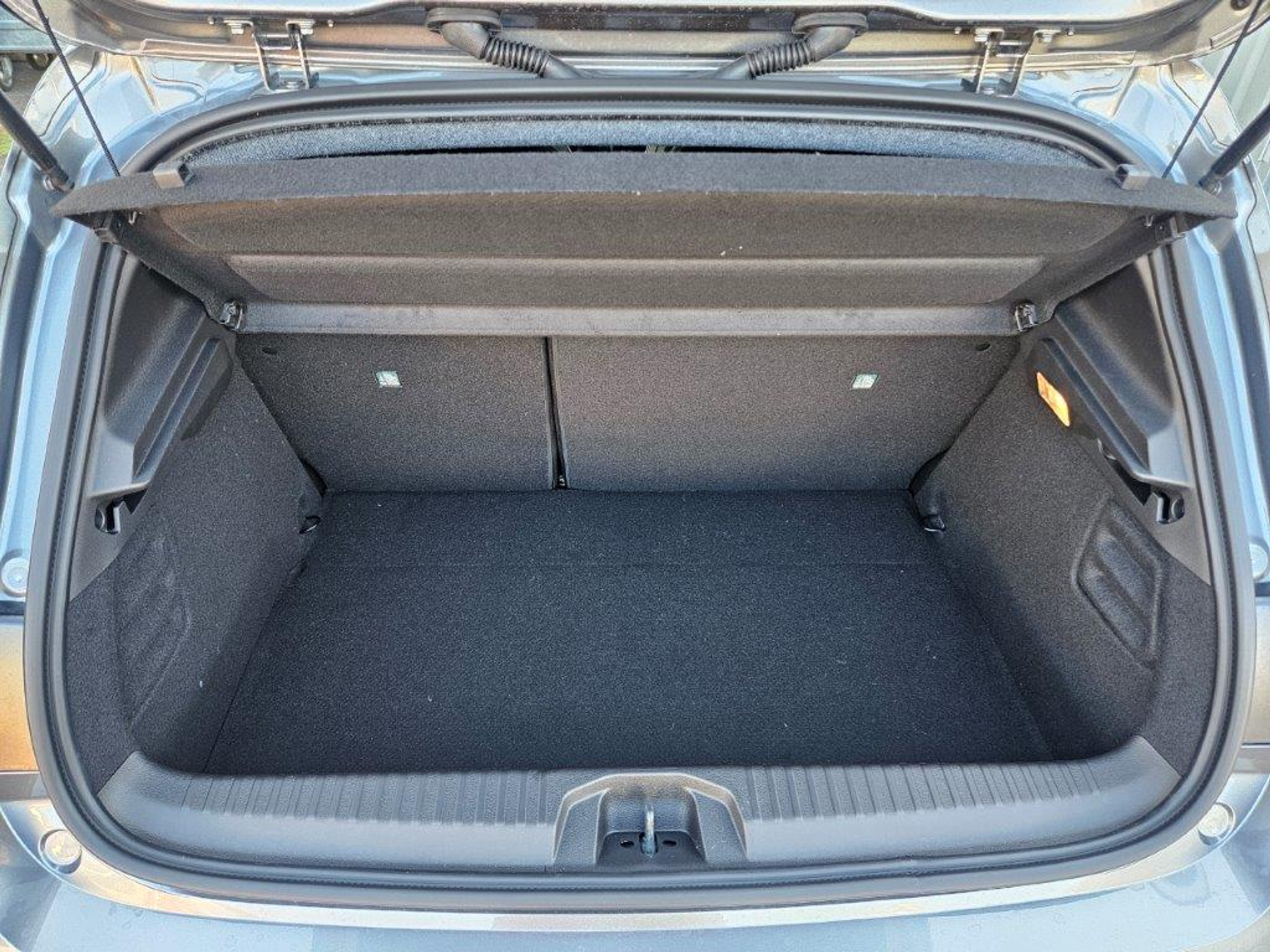 listing desktop thumbnail image 7