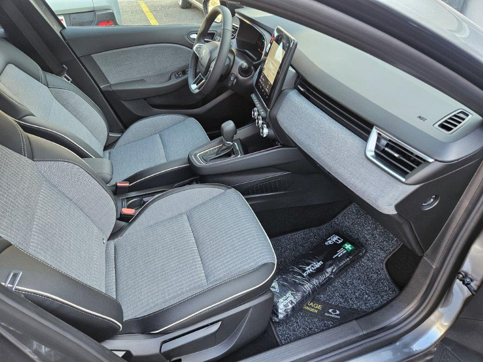 listing desktop thumbnail image 5