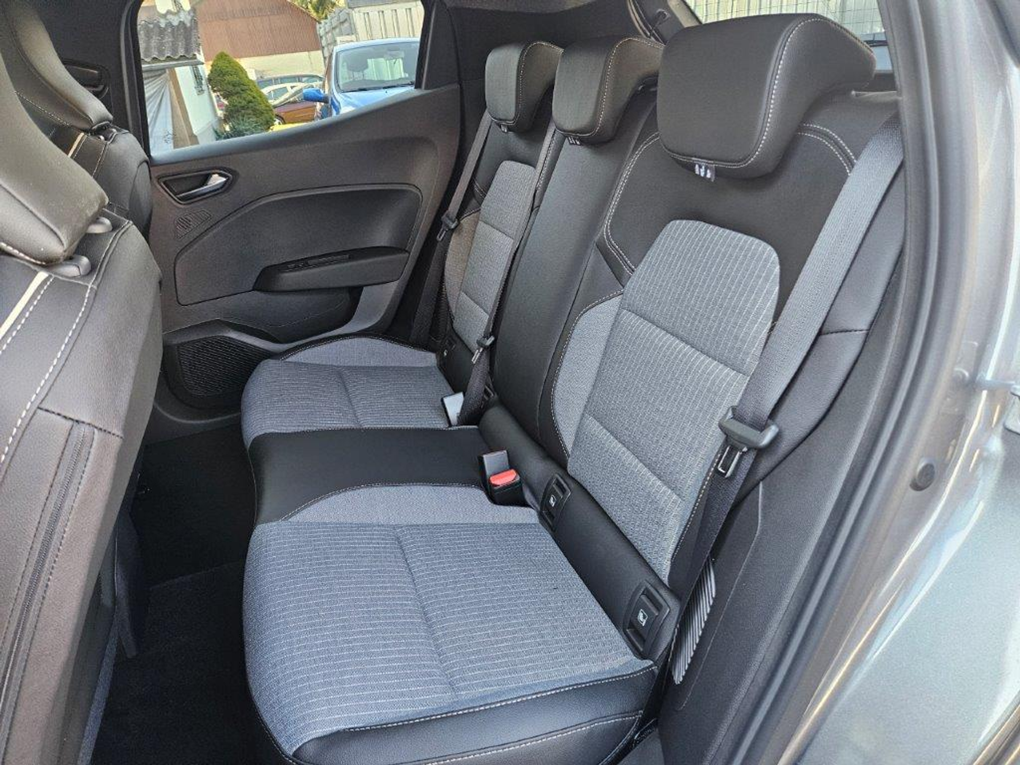 listing desktop thumbnail image 6