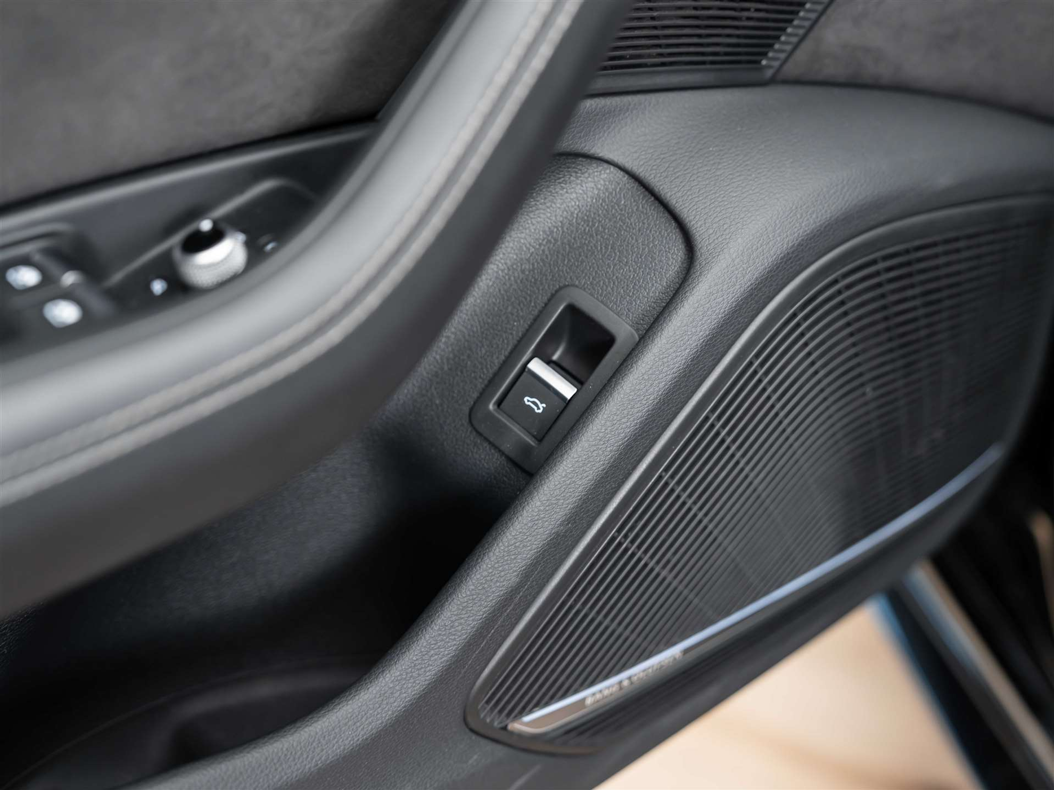 listing desktop thumbnail image 22