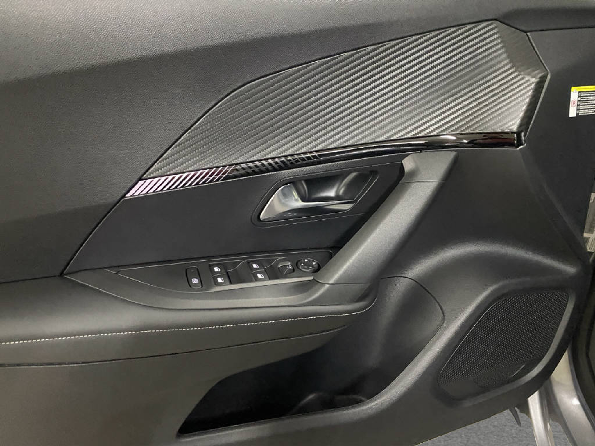 listing desktop thumbnail image 11