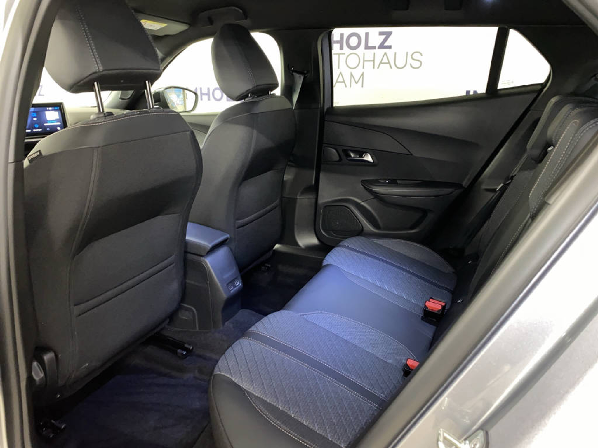 listing desktop thumbnail image 16