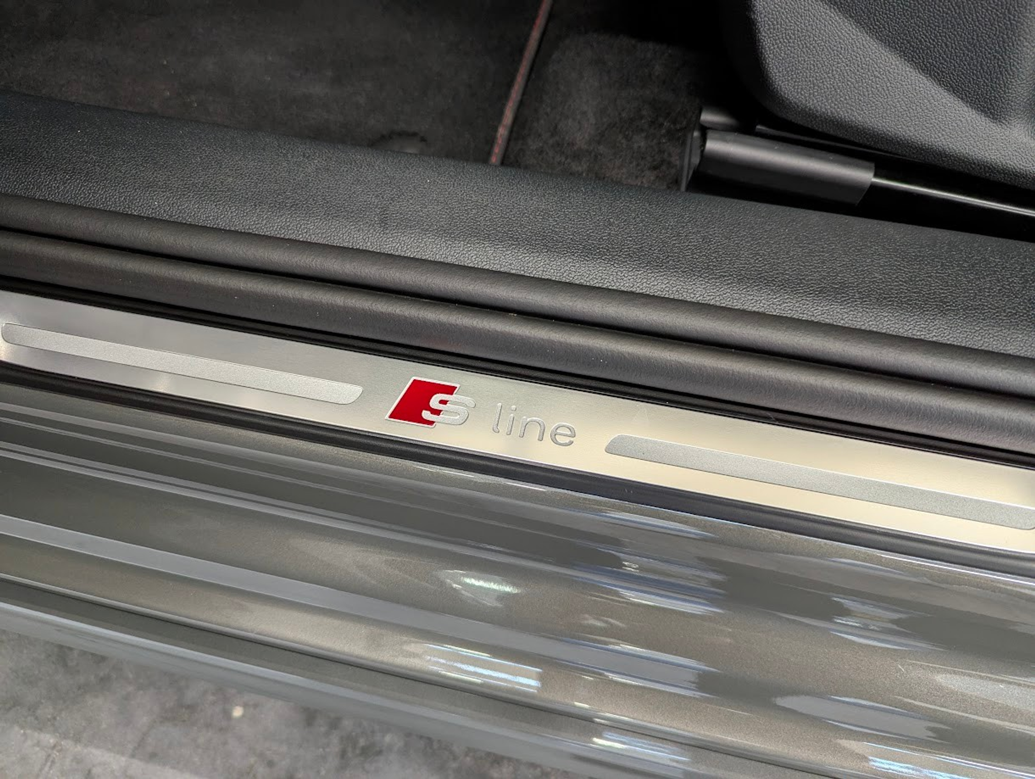 listing desktop thumbnail image 3