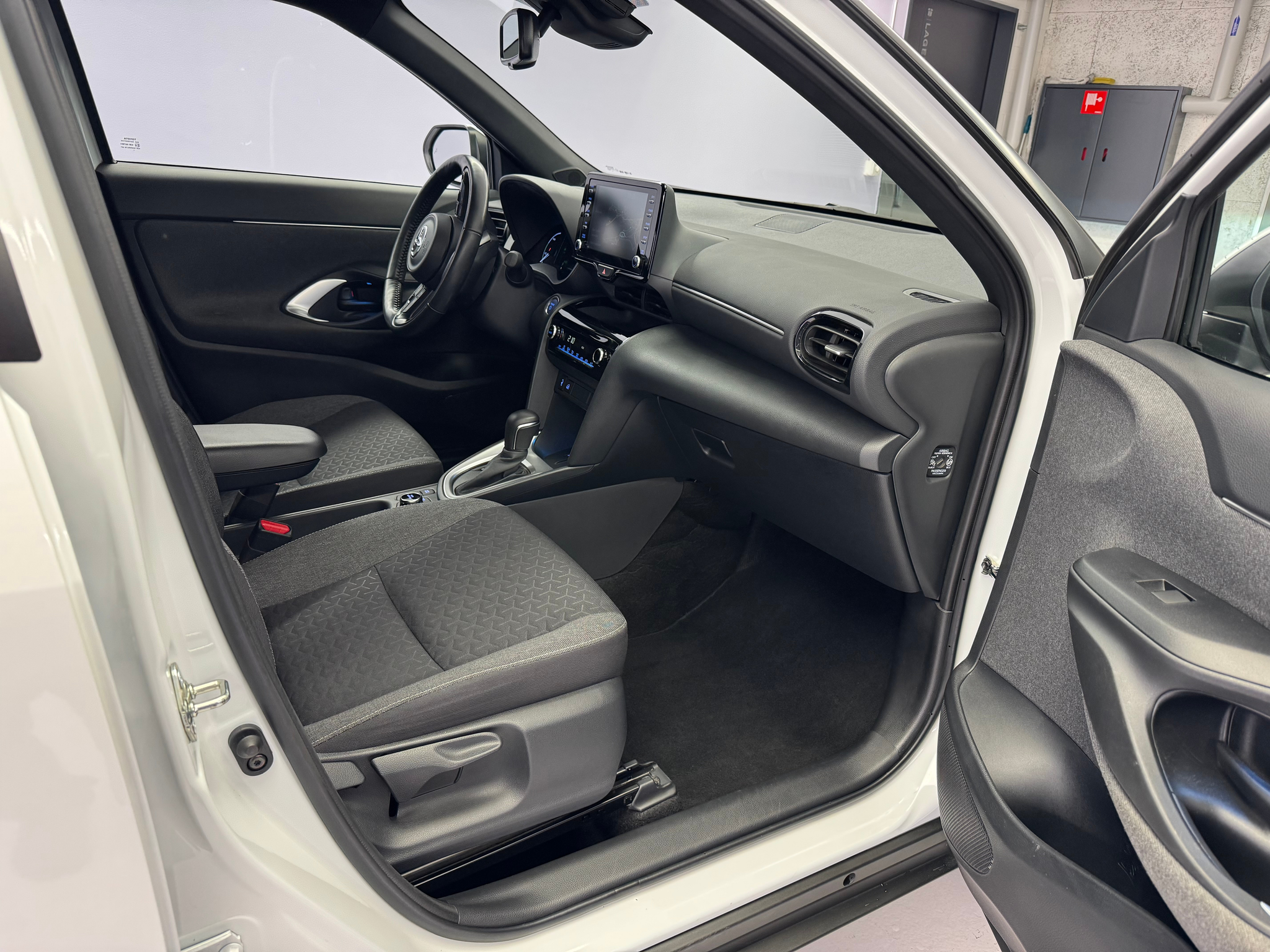 listing desktop thumbnail image 7