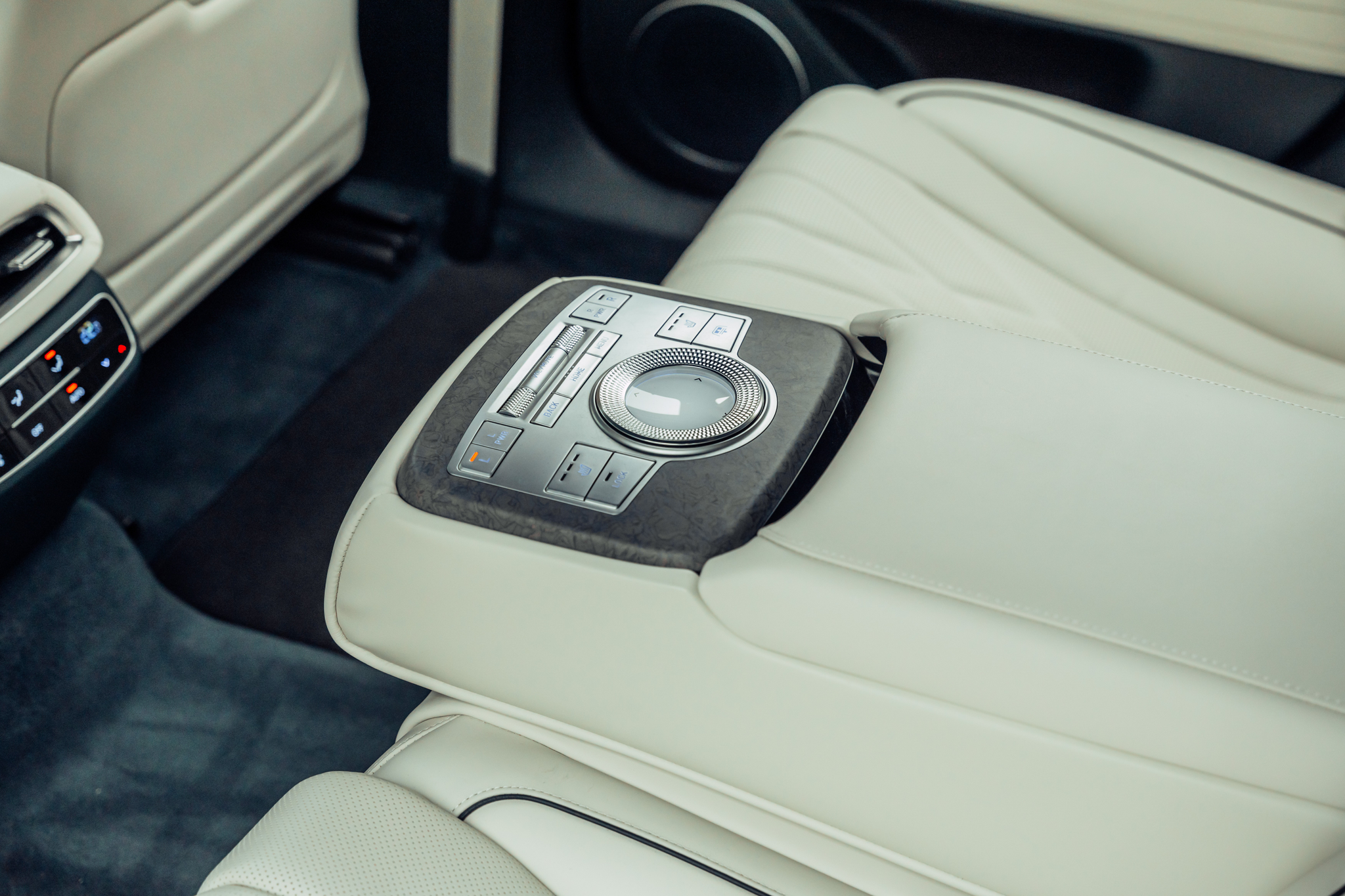 listing desktop thumbnail image 12