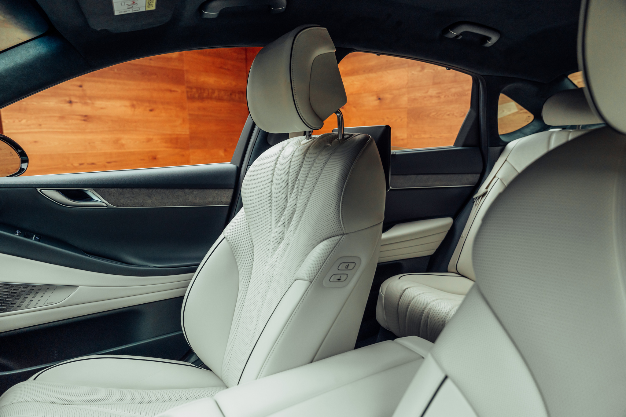 listing desktop thumbnail image 11