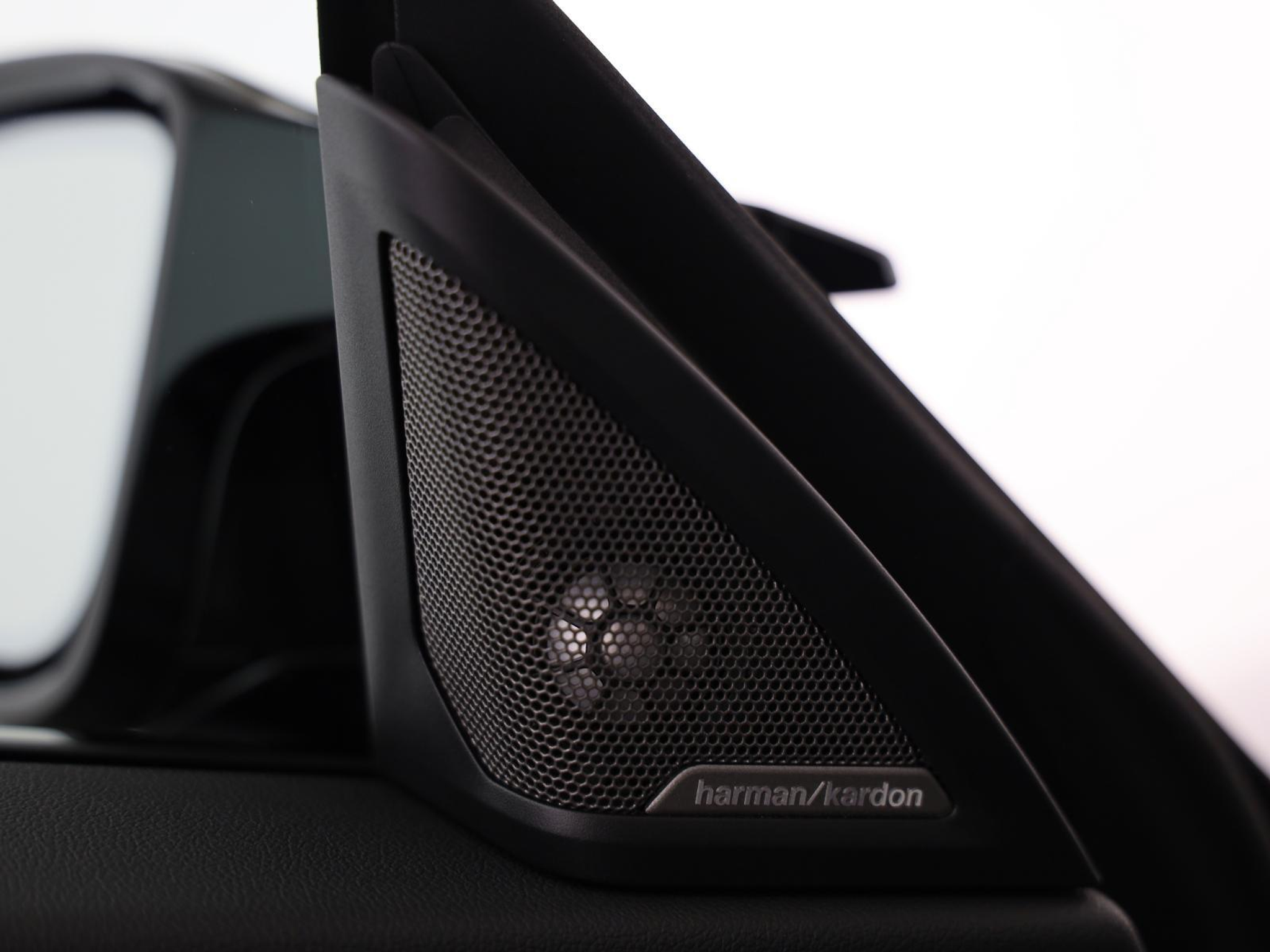 listing desktop thumbnail image 11