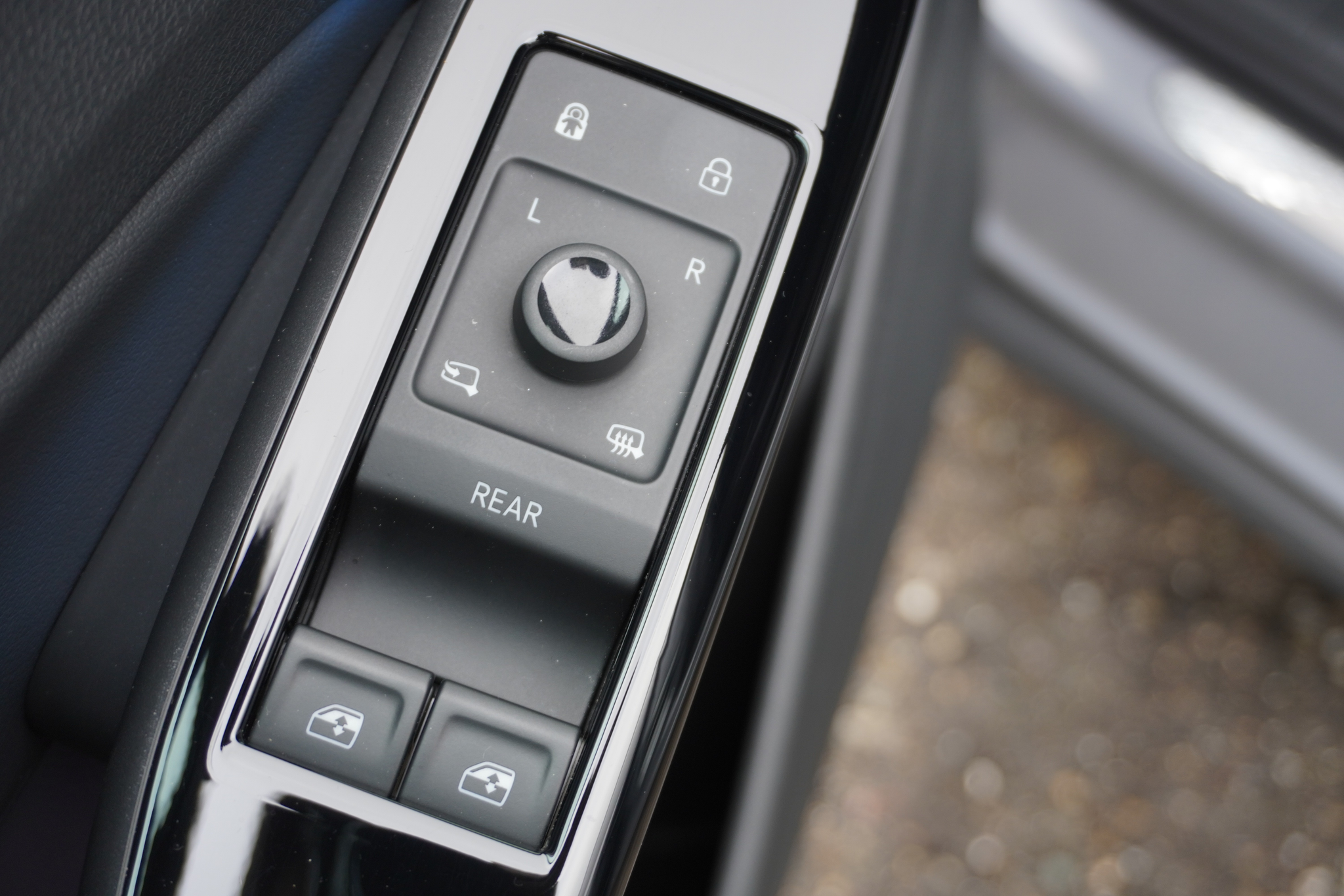 listing desktop thumbnail image 11